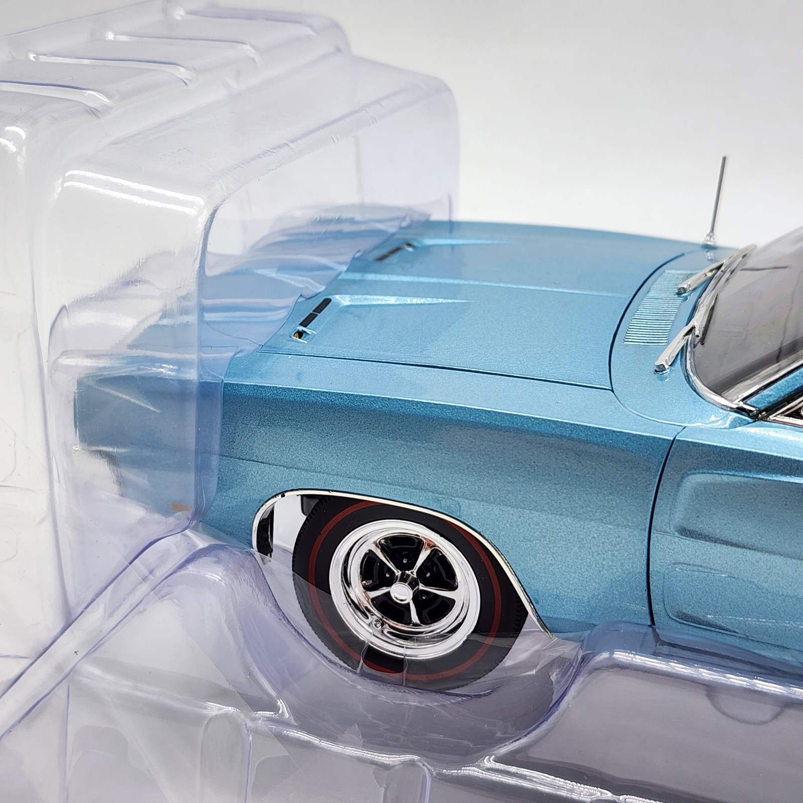 57Z Auto World 1:18 1969 Dodge Charger American Muscle Rare Color Variant