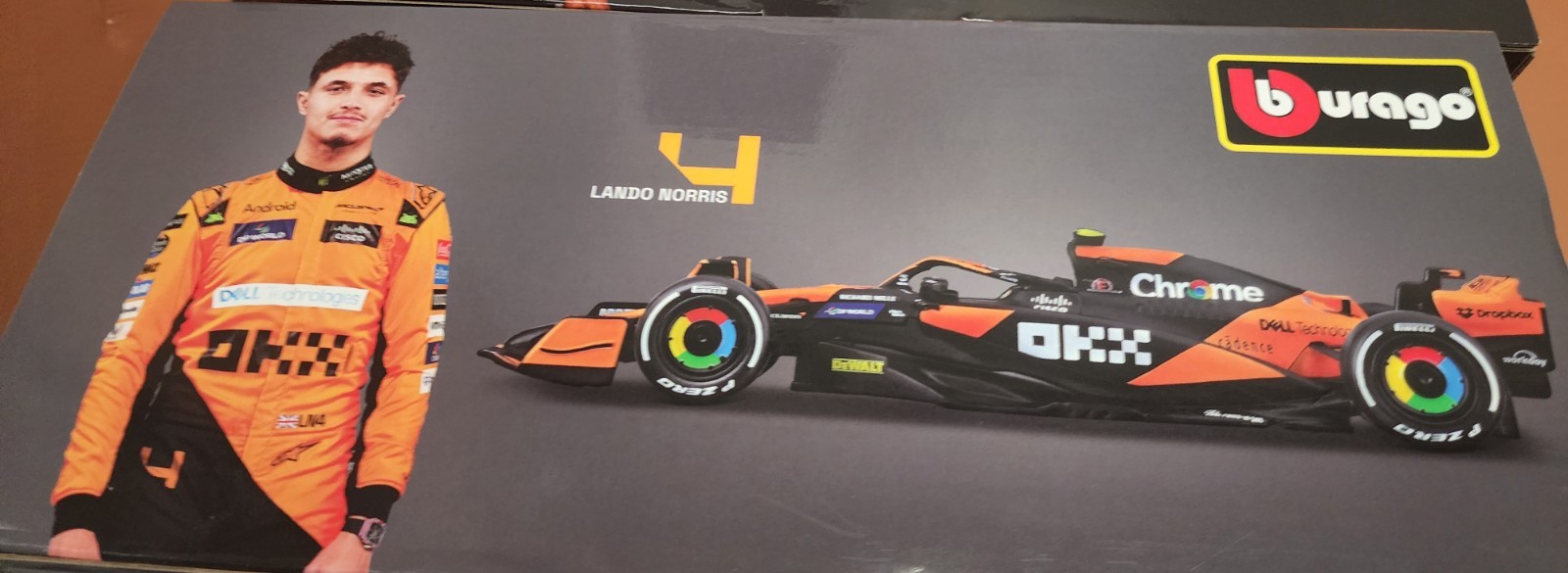 McLAREN RACING TEAM – Burago 1:43 Formula One Racing Deluxe Paddock New