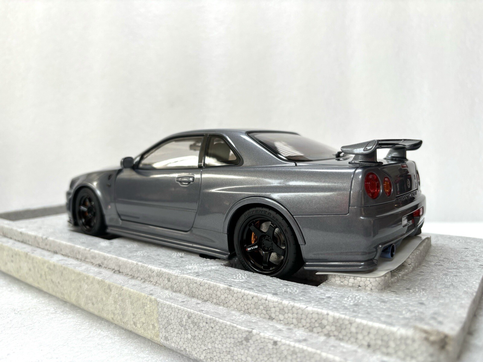 1/18 MotorHelix Nissan Skyline R34 GT-R Nismo Z-tune Gun Metallic Gray Diecast
