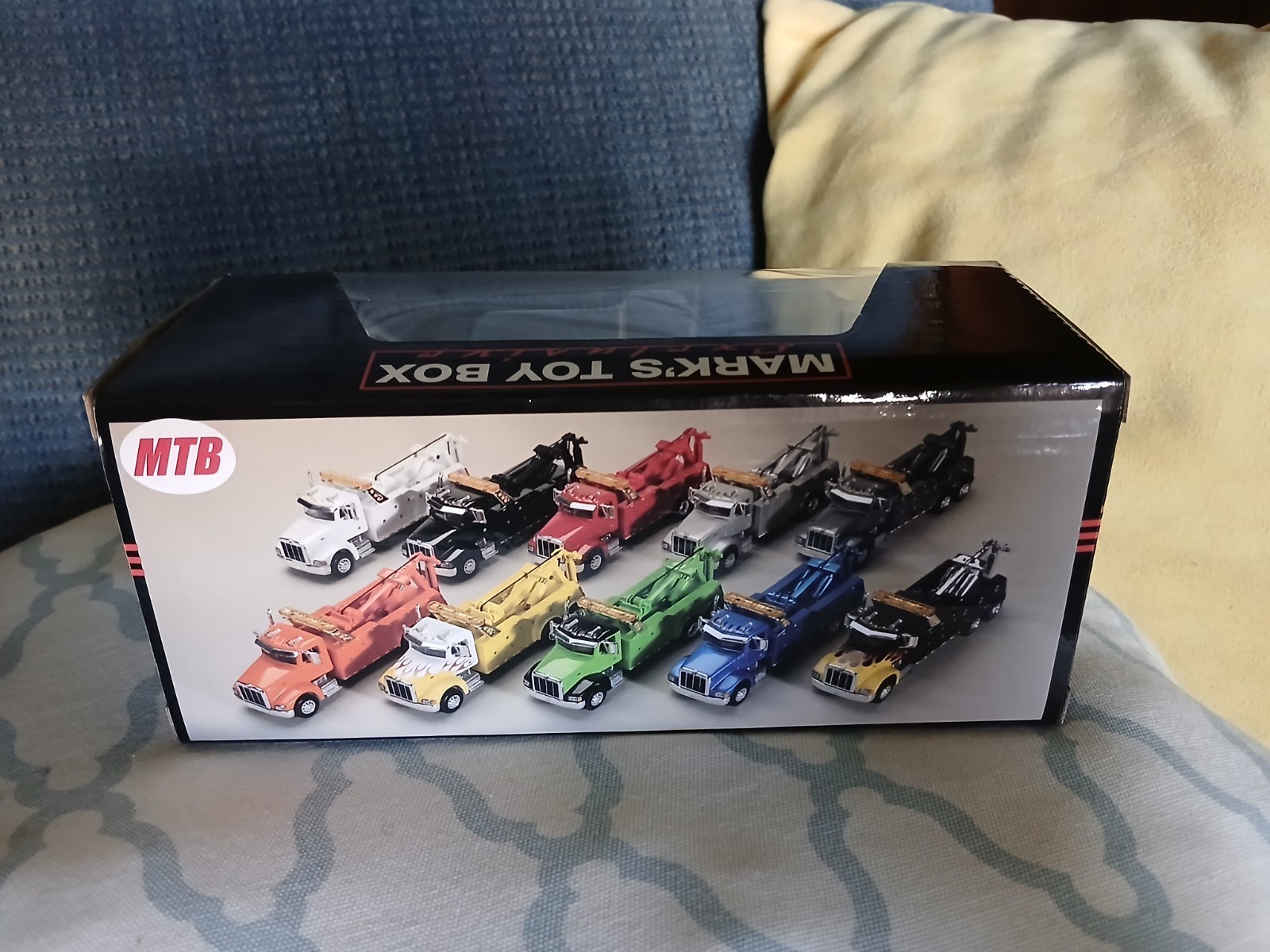 1/64 Pete 385 Silver Wrecker Tow Truck SpecCast