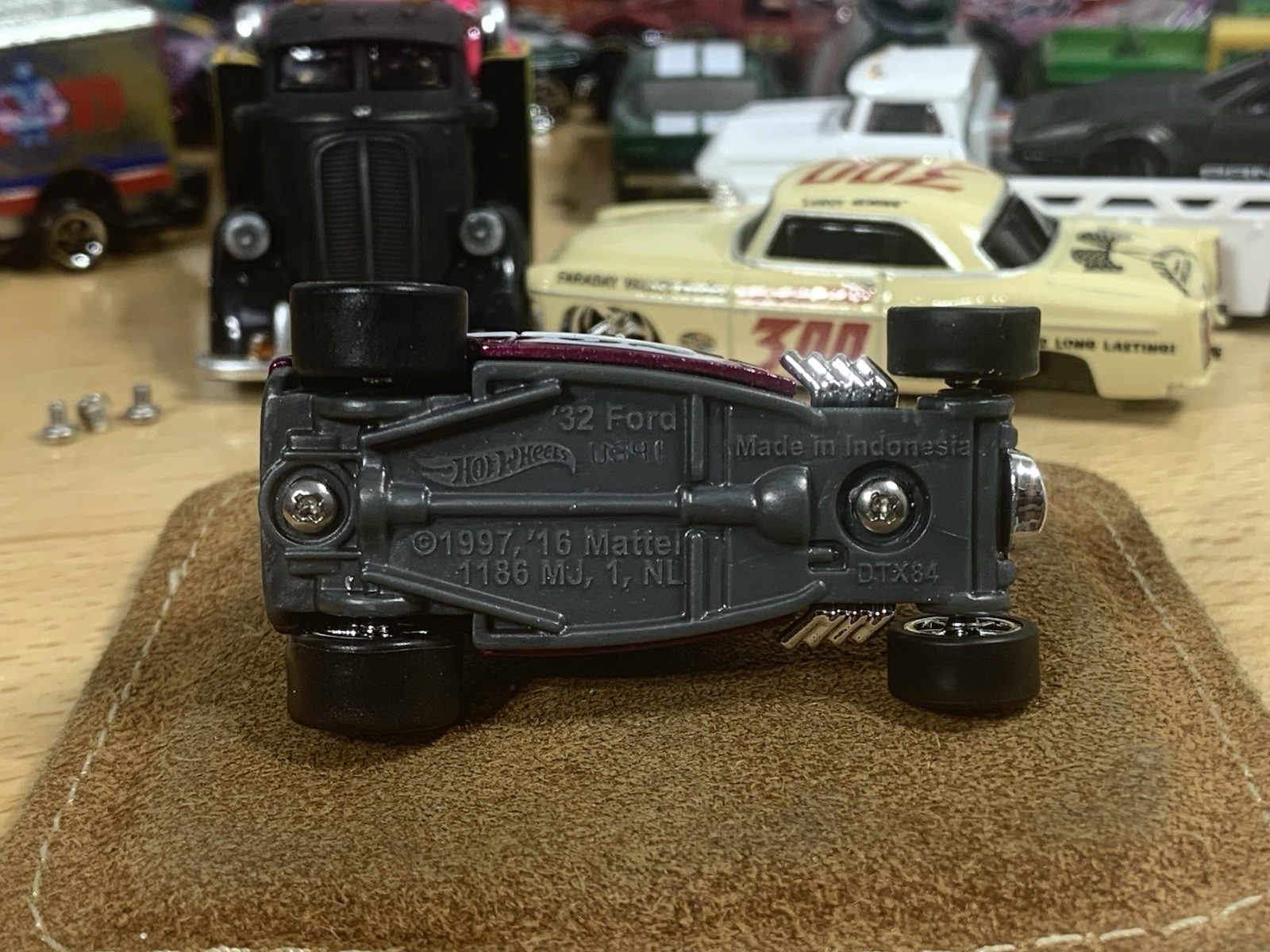 Hot Wheels ’32 Ford Purple Hot Rod Custom Wheel Swap