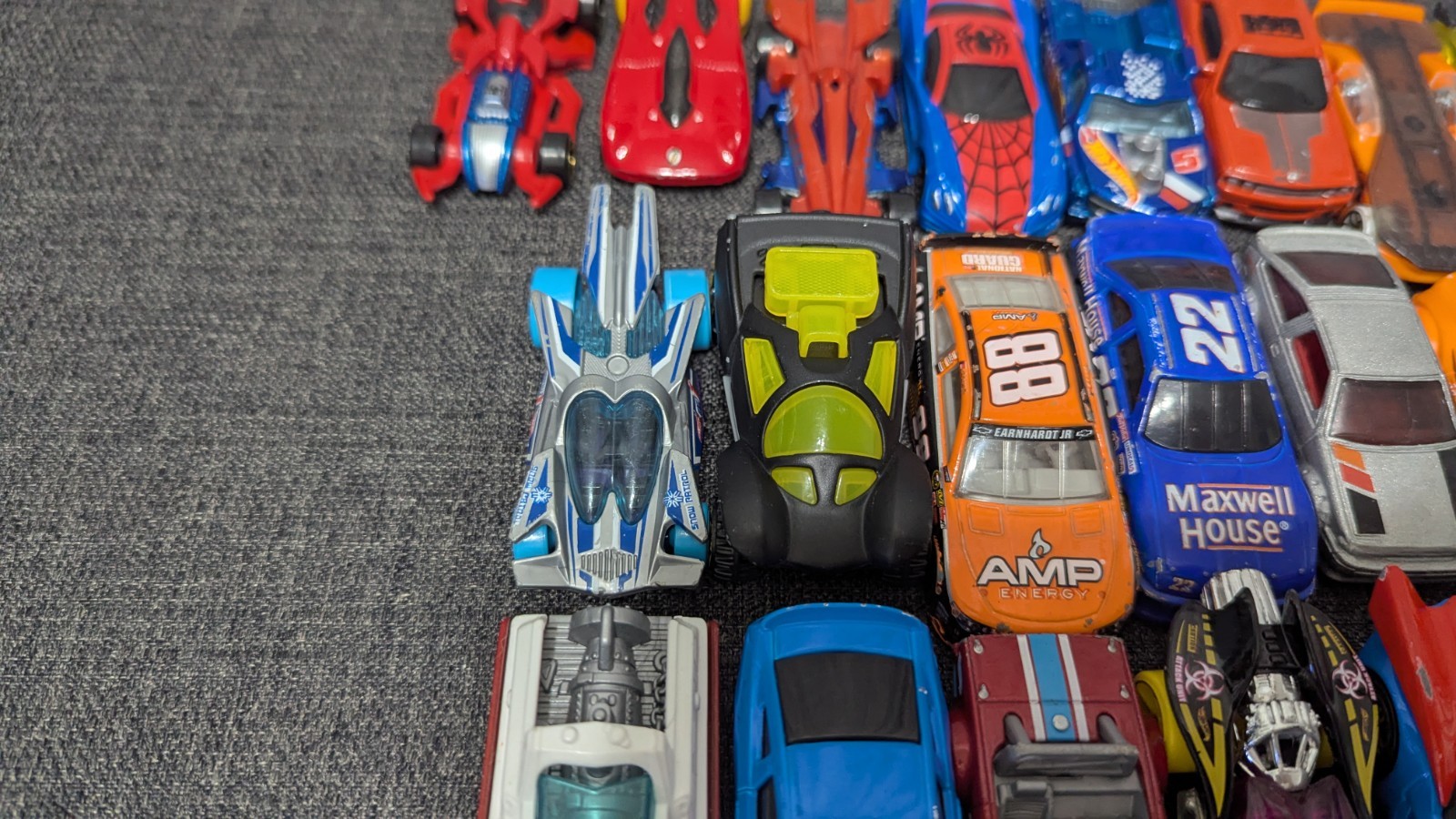 Hot Wheels / Matchbox /Other Loose Cars And Other Vehicles Lot Of 29