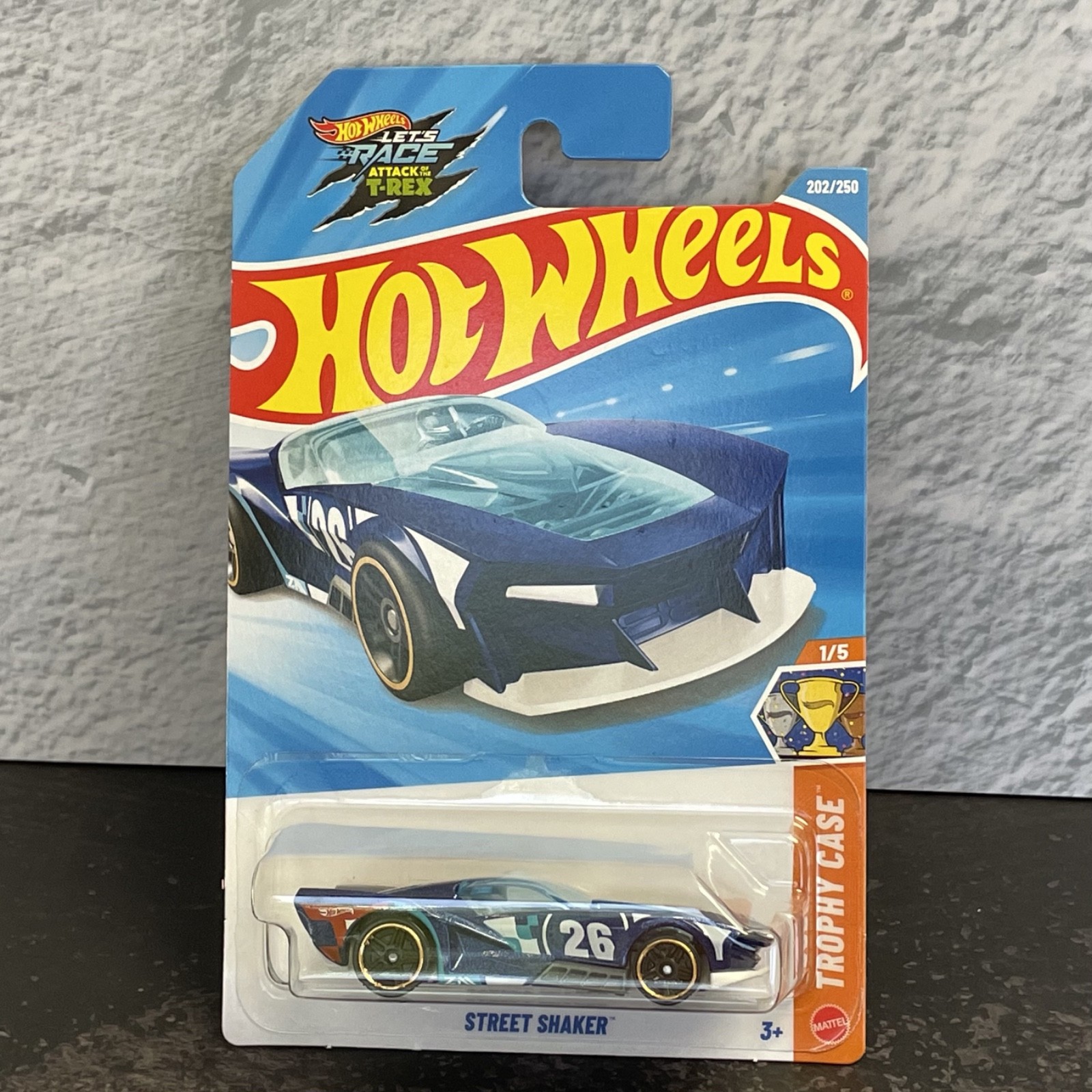 Street Shaker #202 Trophy Case 1/5 2026 Hot Wheels – NEW