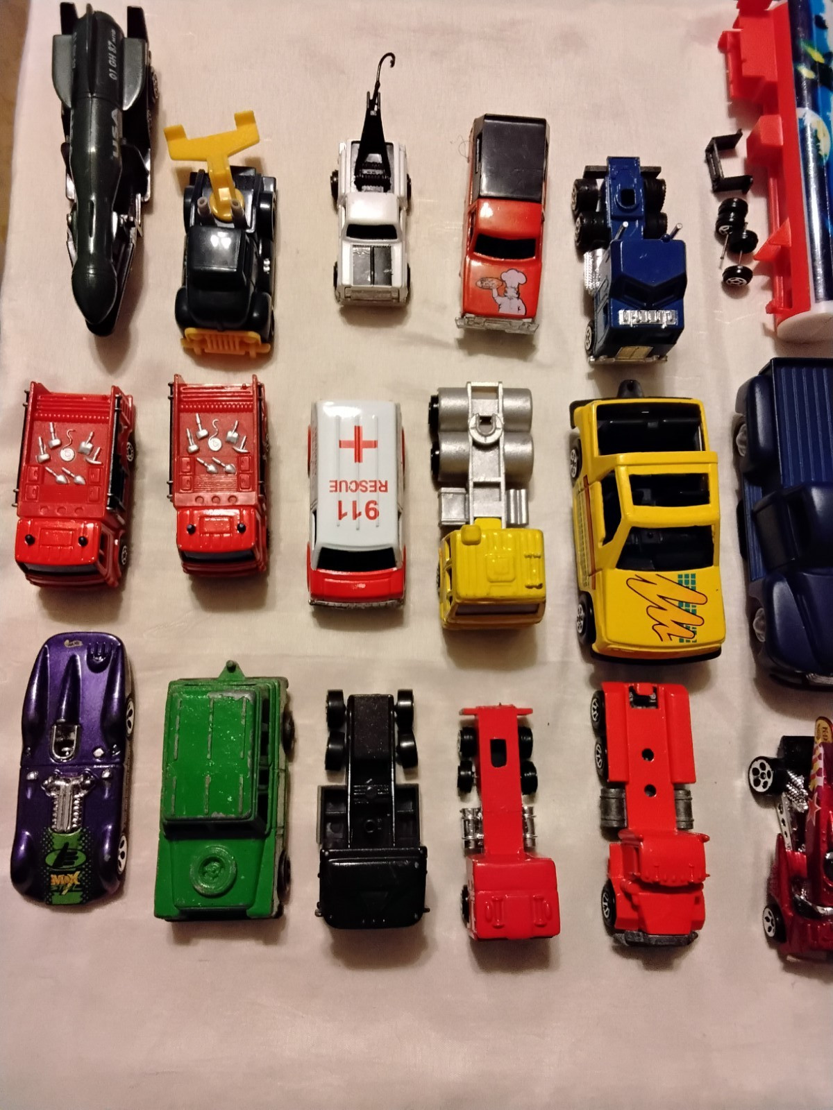 used car lot die cast metal and plastic mix 90s 33pc