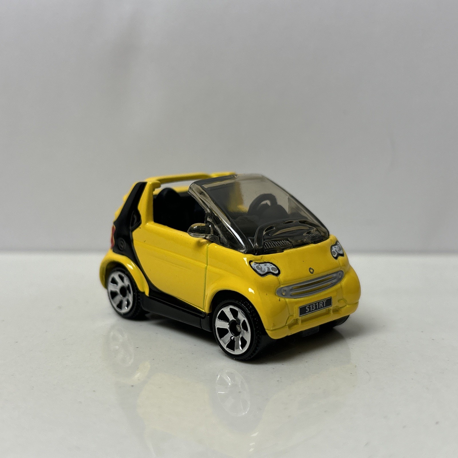 1998-2007 Smart Fortwo Coupe Collectible 1/64 Scale Diecast Diorama Model
