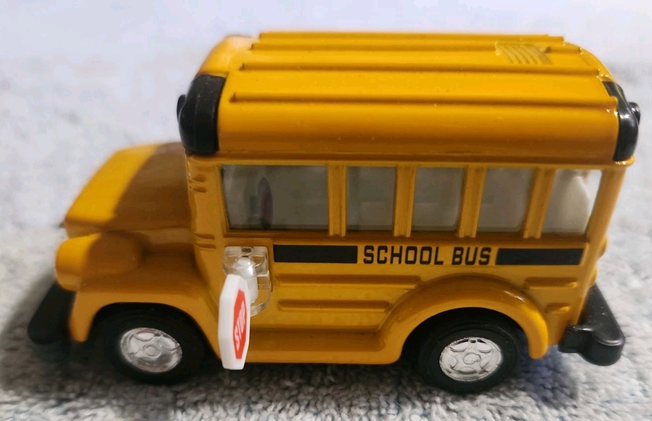 (2) Kintoy Yellow Mini-Short School Bus Diecast Pull Back Action Stop Sign Moves