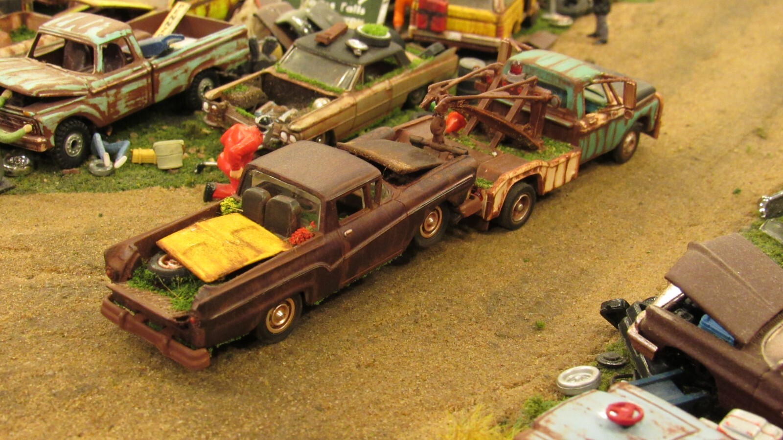 CUSTOM BUILT WEATHERED RUSTY JUNK PARTS YARD 1957 FORD RANCHERO CAR TRUCK 1:64/A