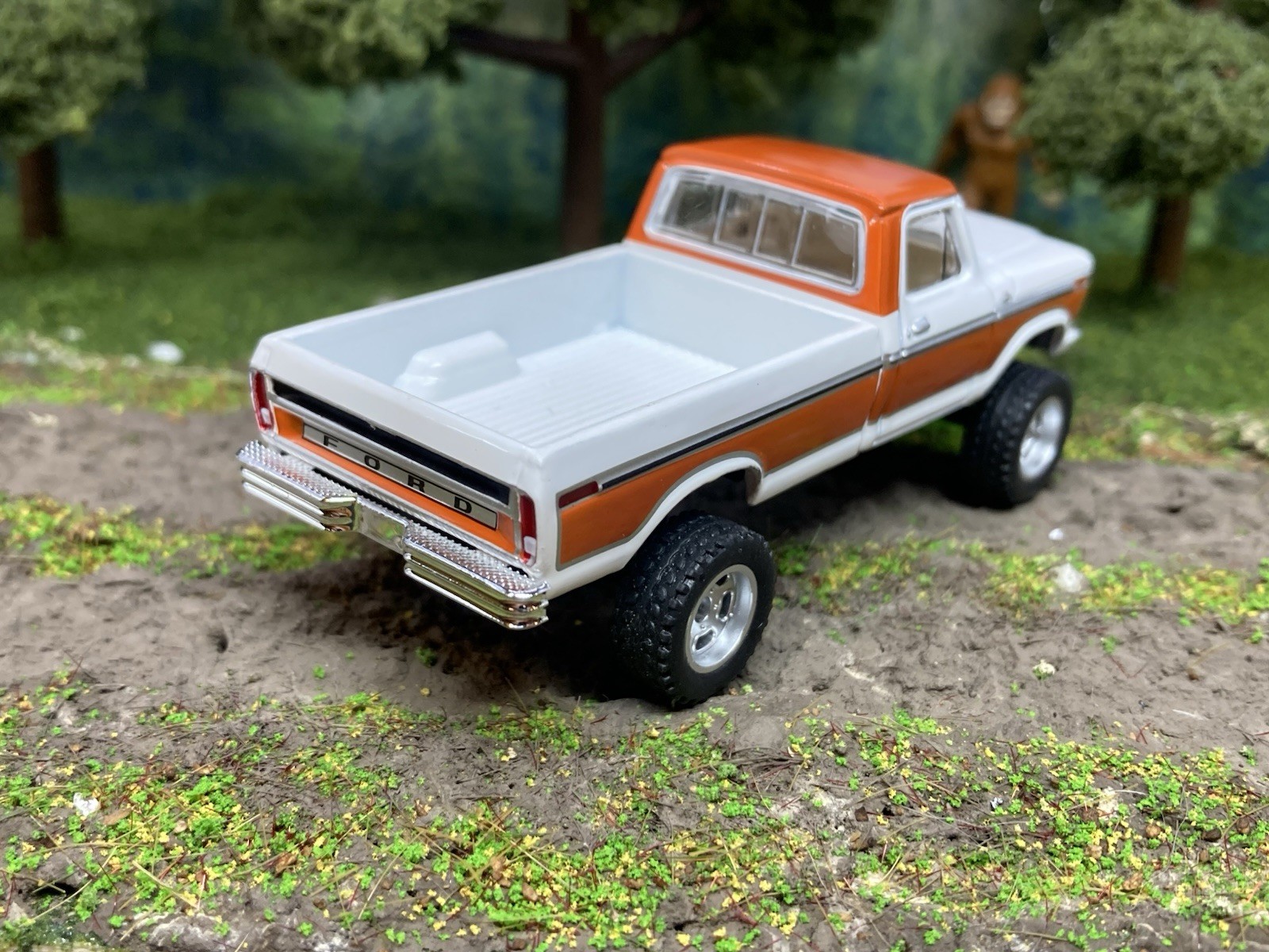 1977 Ford F-150 Ranger Explorer Lifted 4×4 Truck 1/64 Diecast Custom Greenlight
