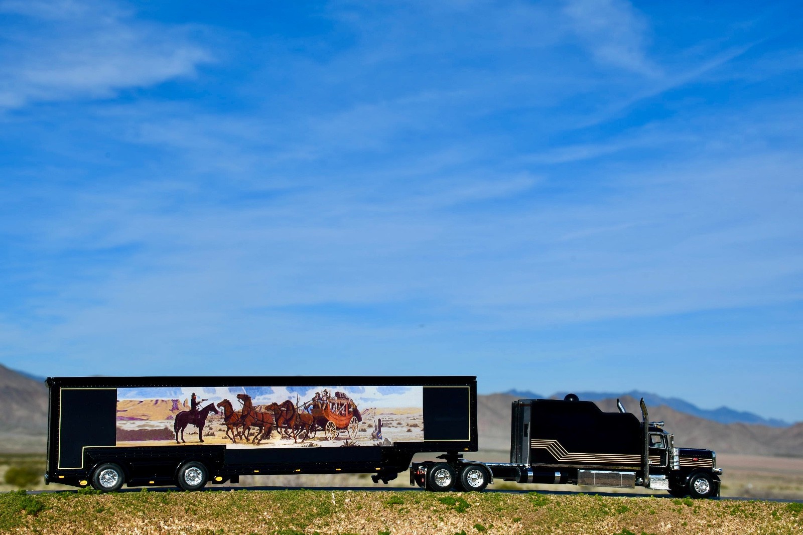 1/64 DCP Smokey and the Bandit Peterbilt 389 with standup custom built sleeper