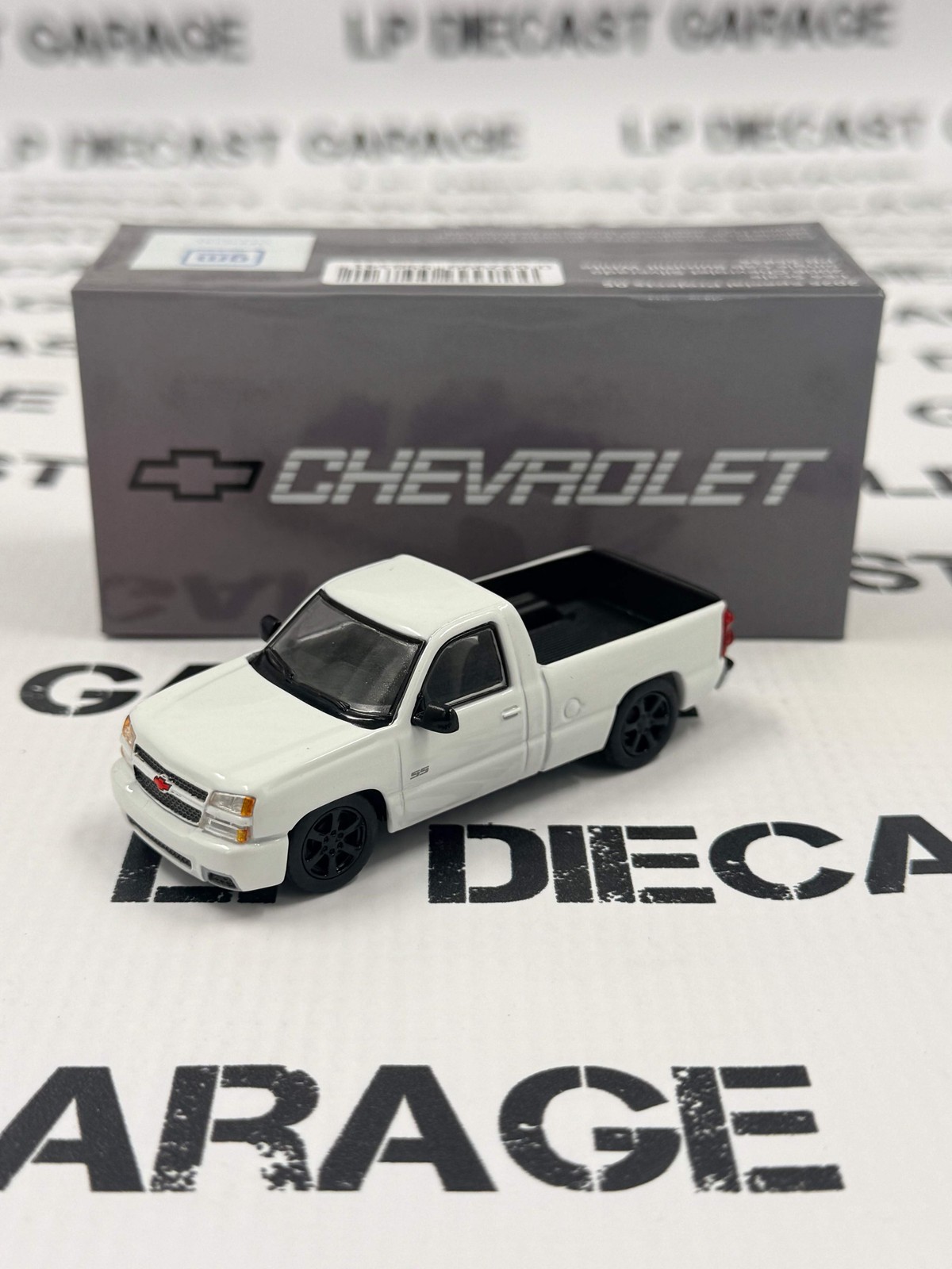 PARA64 2006 Chevrolet Silverado SS Single Cab Truck Summit White 1:64 Diecast