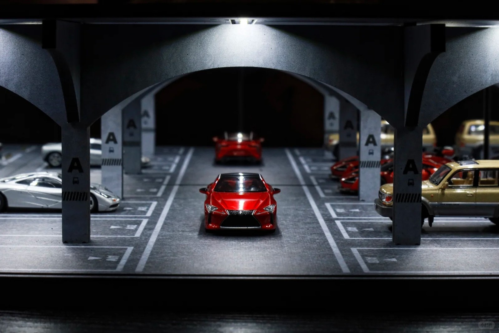 Diorama 1/64 Diecast Garage Model LED Lighting Parking Lot Display Case Scene