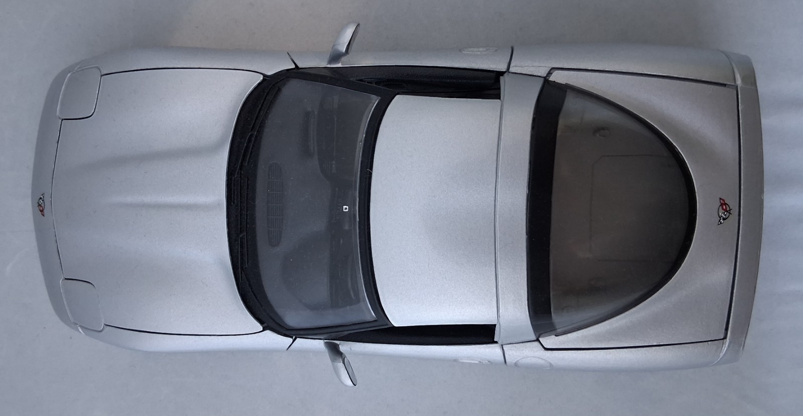 1999 Chevrolet Corvette C5 1:18 Diecast (Silver) : Burago