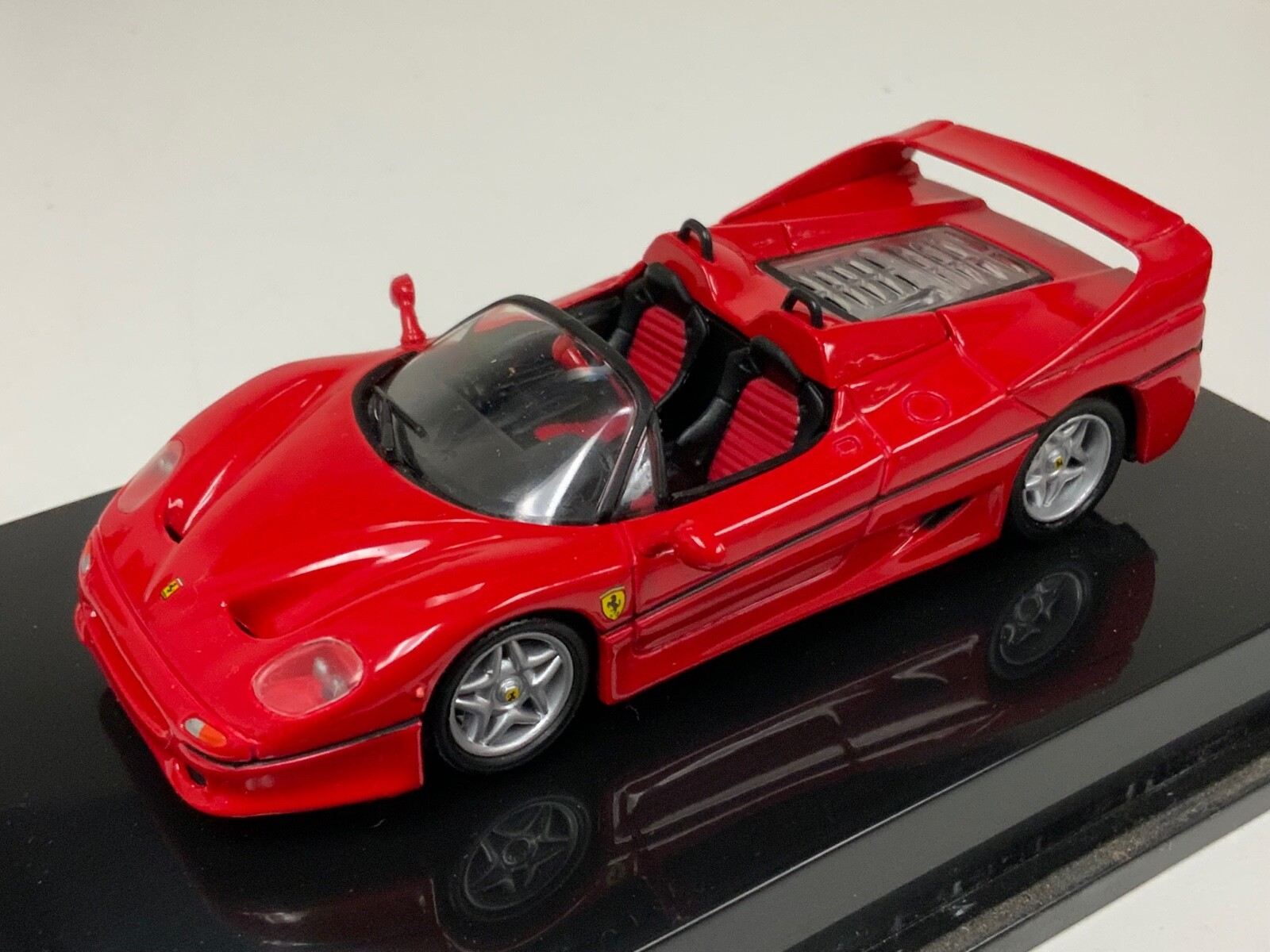 1/43 Mattell Hot Wheels Ferrari F50 Spyder in Rosso Corsa Red
