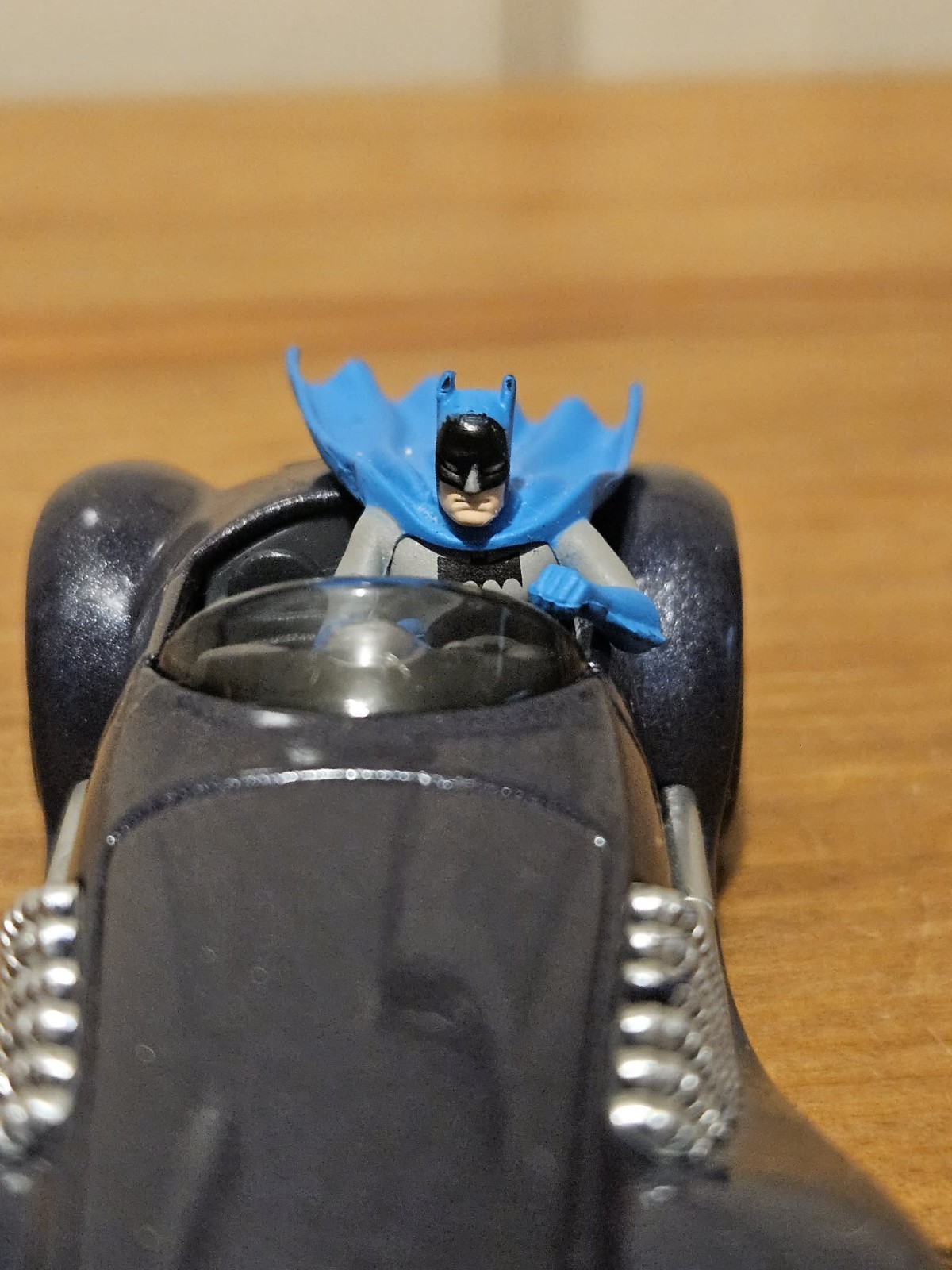 Corgi BATMAN: 1940’s DC Comics BATMOBILE ~ Model No. 77317 ~ Scale 1:43