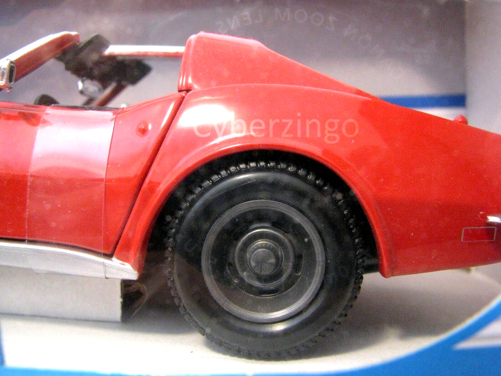 Maisto 1970 Chevy Corvette 1:24 Scale Red Diecast Model Car NEW IN BOX