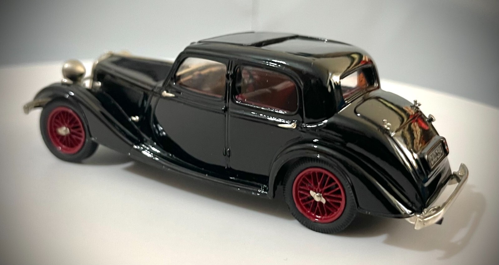 Lansdowne LDM 74a – 1937 Riley 12/4 Continental Touring Sedan (Black)