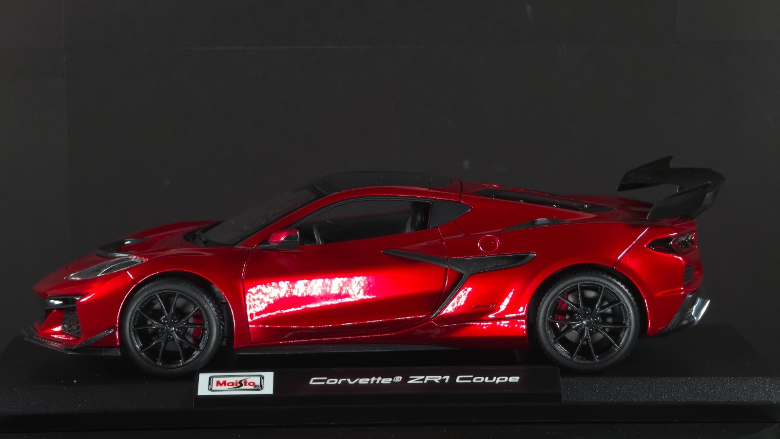 Corvette ZR1 Coupe 1:18 Maisto Exclusive Style Special Edition – Red