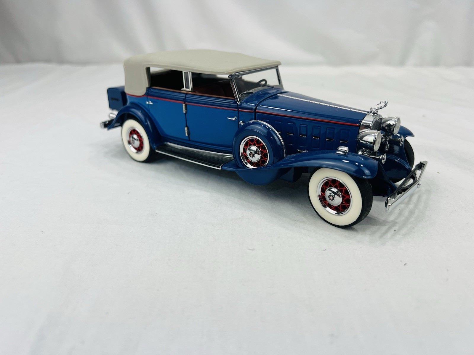 Franklin Mint 1932 Cadillac V16 – two-tone blue, NO TAG OR PAPER WORK