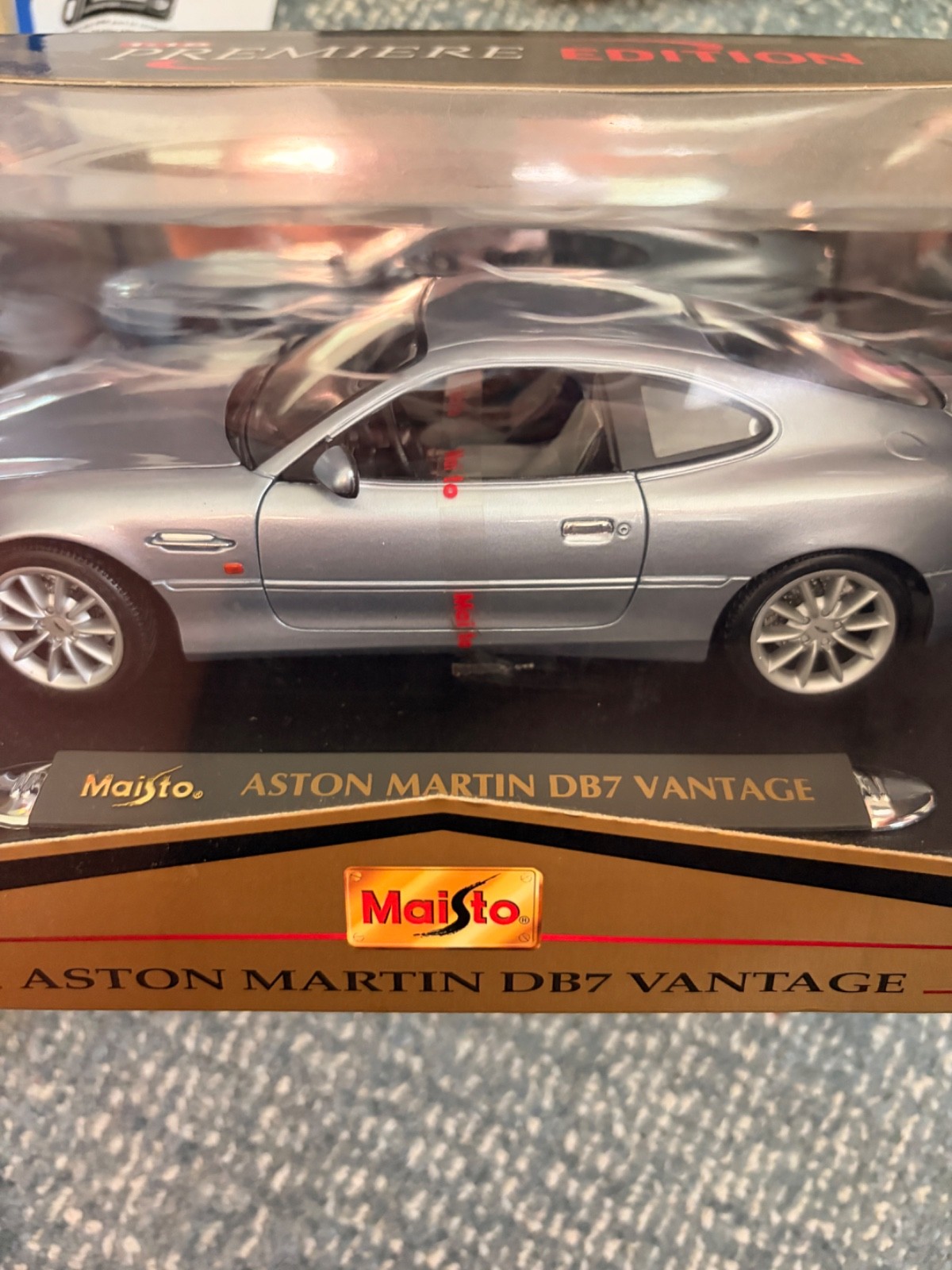 COOL! Aston Martin D87 Silver Vantage Model Car Maisto Premier Edition