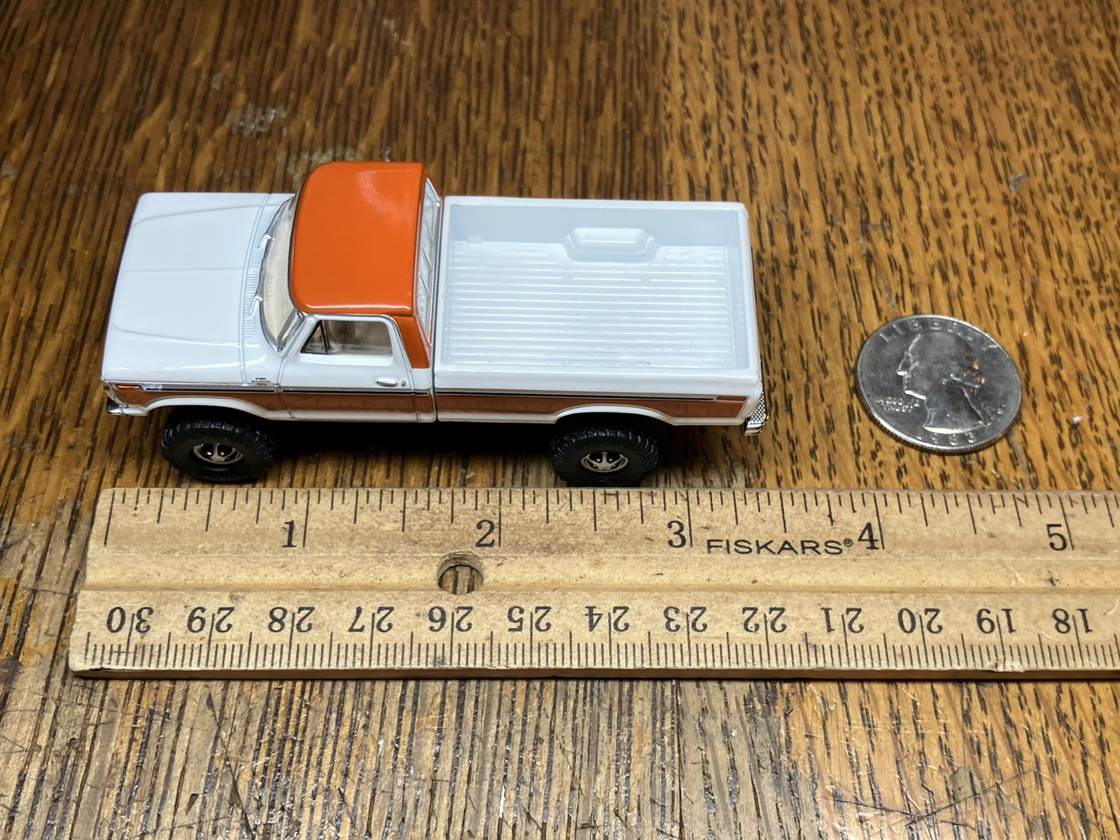 1977 Ford F-150 Ranger Explorer Lifted 4×4 Truck 1/64 Diecast Custom Greenlight