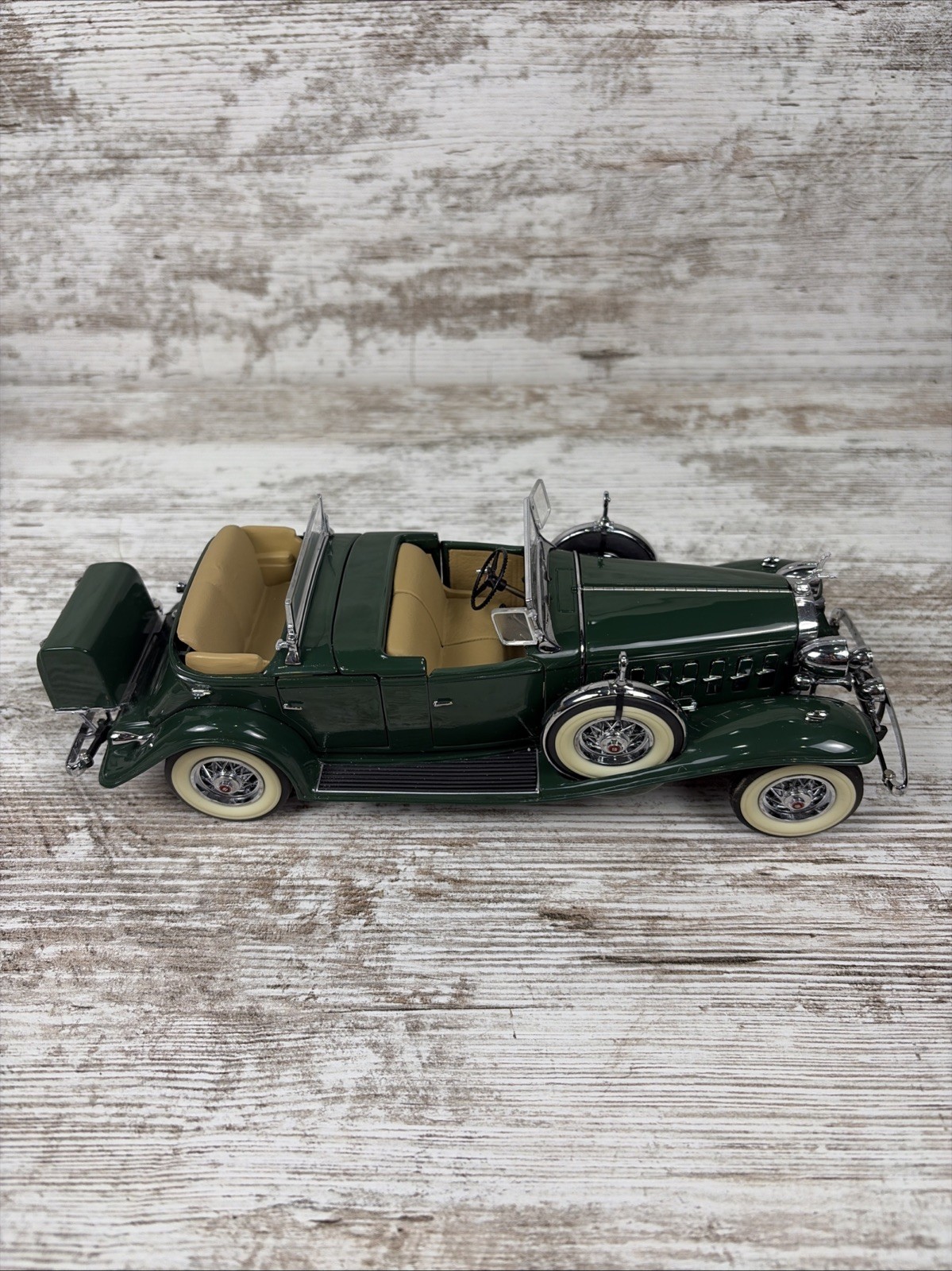 Danbury Mint 1932 Cadillac V-16 Sport Phaeton 1:24 Diecast Green w/ Box