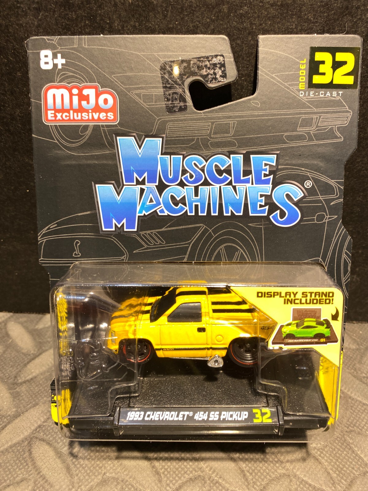 1/64 MUSCLE MACHINES MIJO EXCLUSIVES 1983 CHEVROLET 454 SS PICKUP YELLOW & BLACK