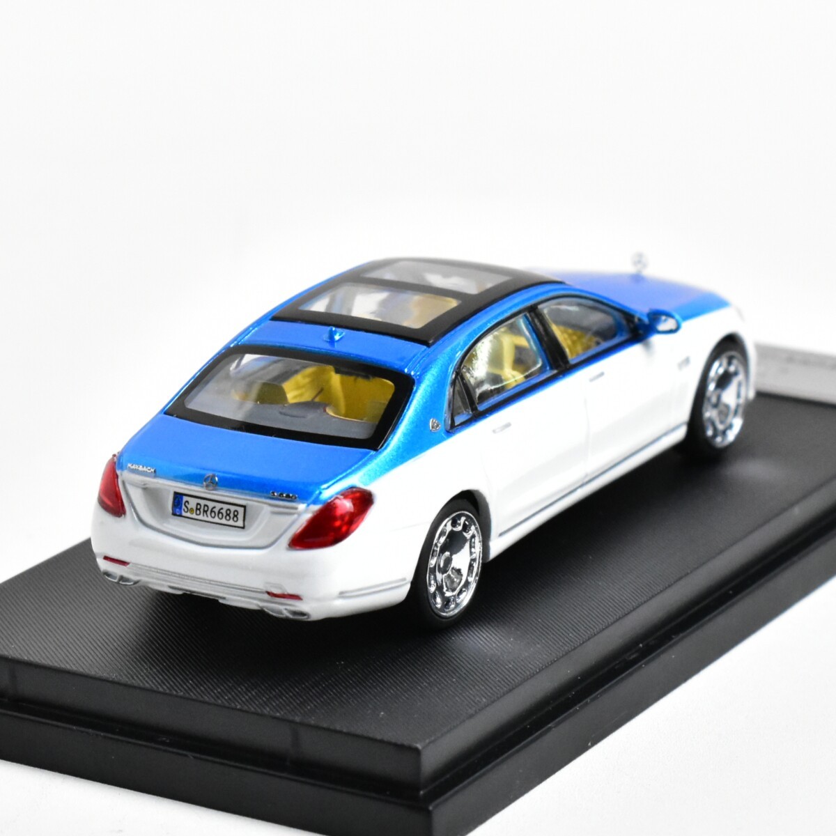 Master 1:64 Blue White S650 V12 Luxury Sedan Sport Model Diecast Metal Car