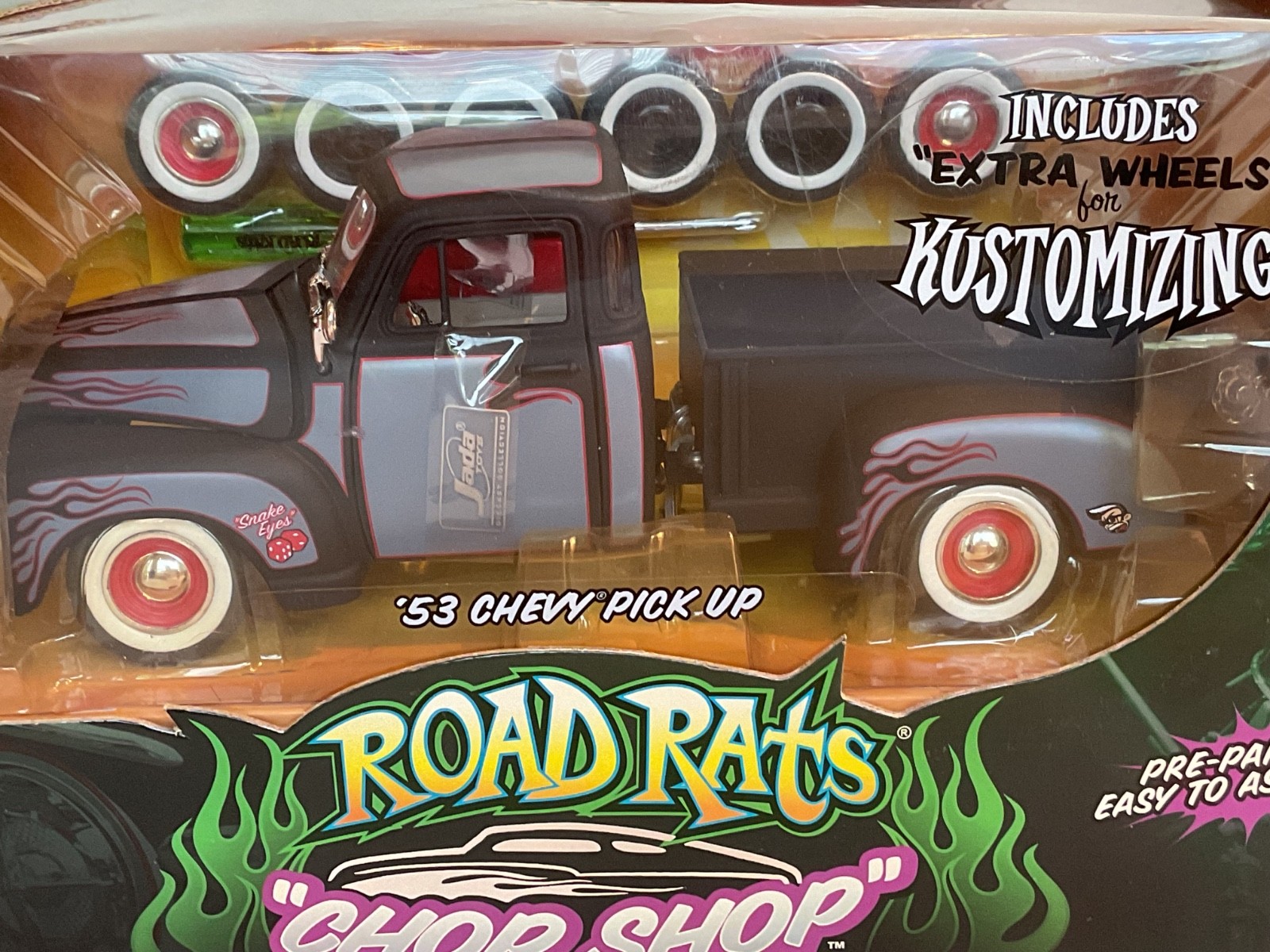 2004 JADA ’53 CHEVY PICKUP 1:24 METAL ROAD RATS CHOP SHOP WITH EXTRA WHEELS