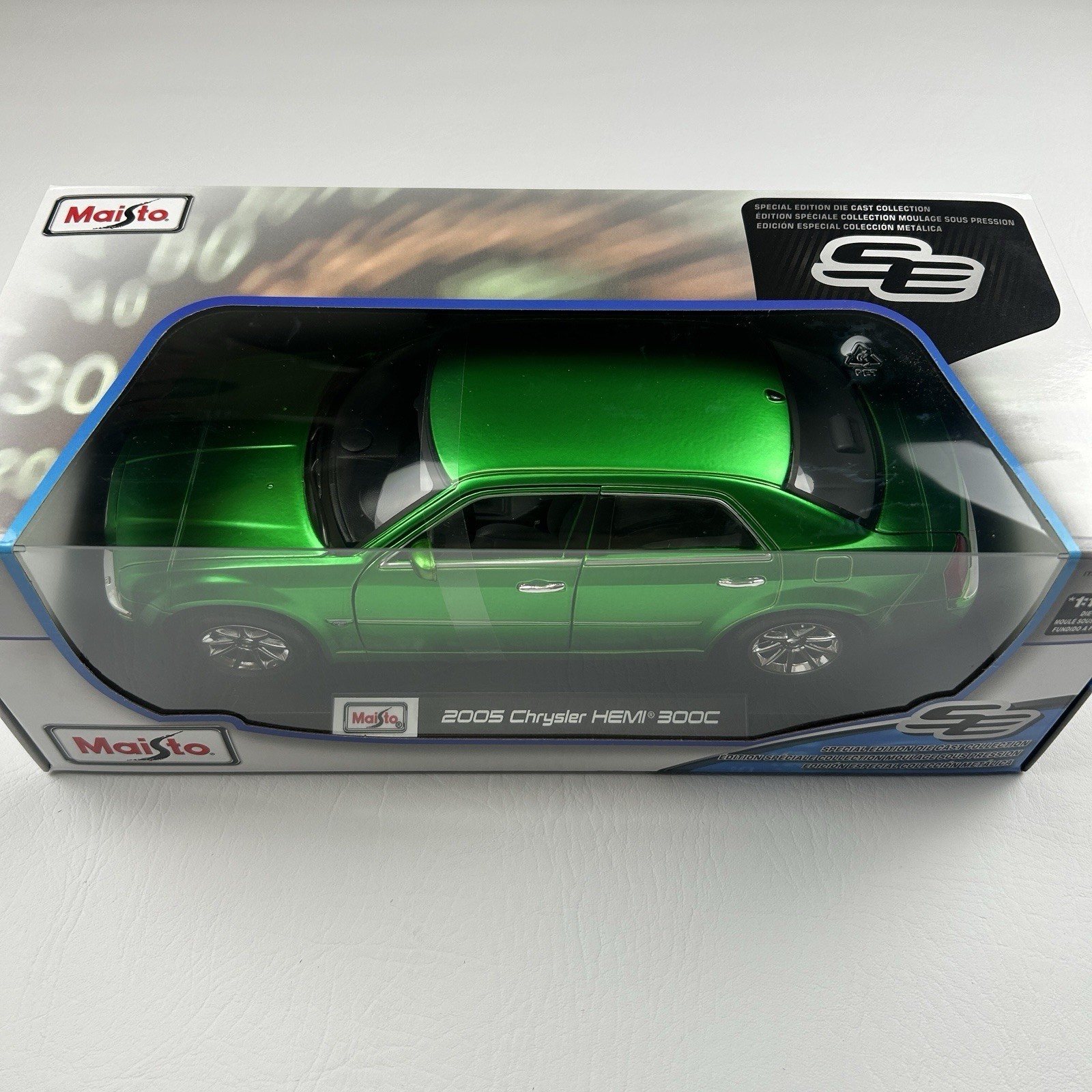2005 Chrysler HEMI 300C Green 1:18 Diecast Model Car Maisto Special Edition