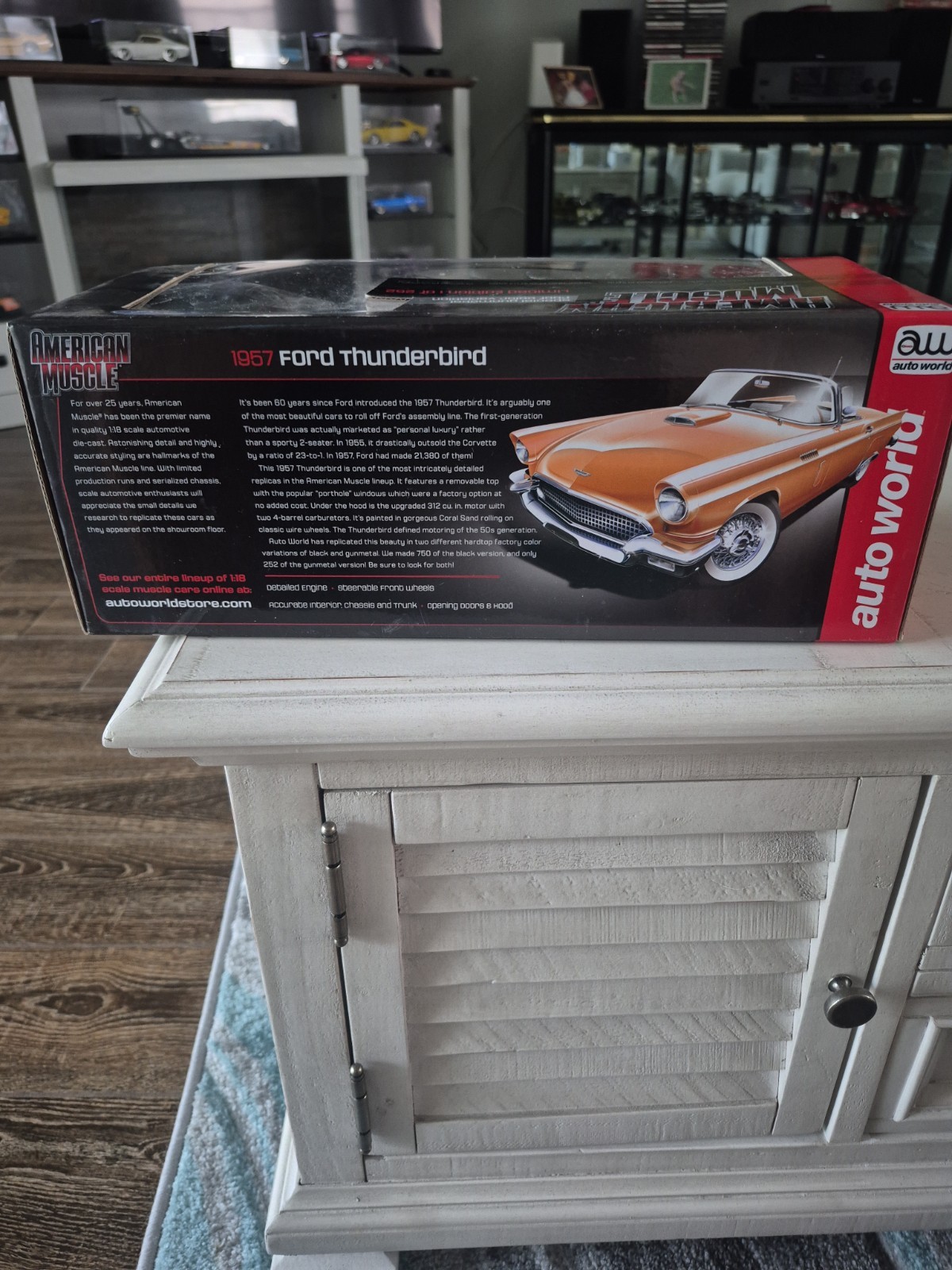 1957 Ford Thunderbird With Removable Top Coral Sand 1:18 Autoworld AMM1106