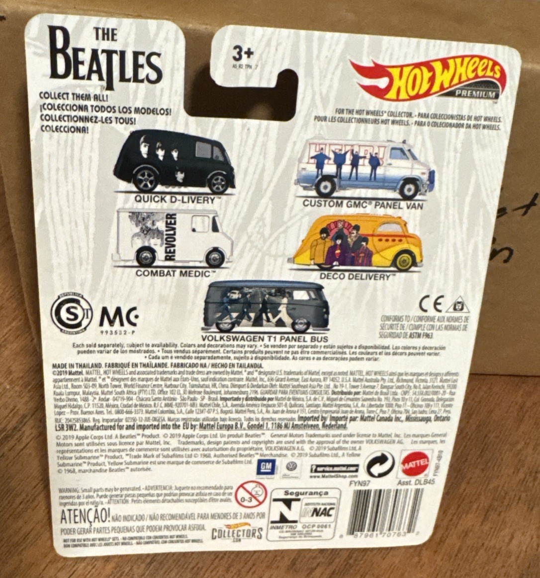 Hot Wheels 5-Car Beatles Set. Help! Revolver Abbey Road Yellow Submarine- NIB