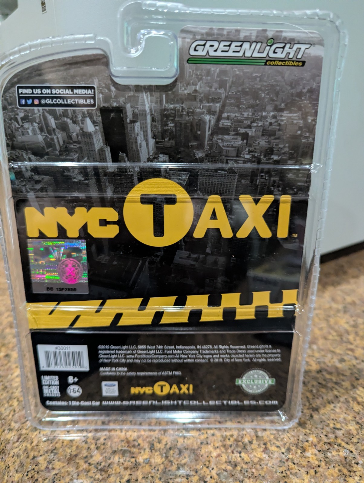 Greenlight 2013 Ford Fusion Taxi Cab NYC New York City Yellow 1/64 Scale MOC