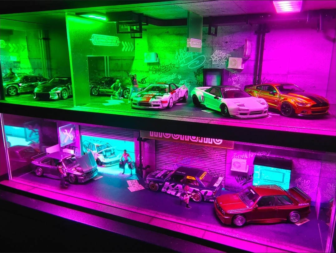 More Art Diorama 1:64 Car Garage Model Lighting Parking Lot Scene Building Model