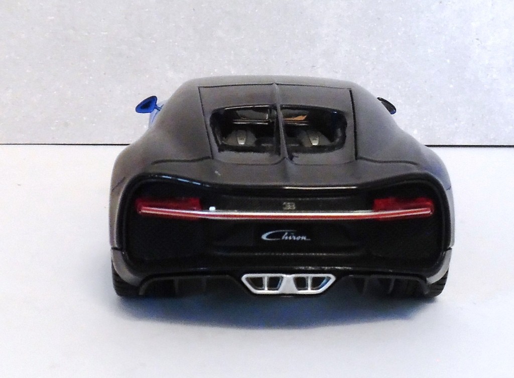 Diecast Blue/Black Bugatti Chiron 1/24 Welly Pre-Owned