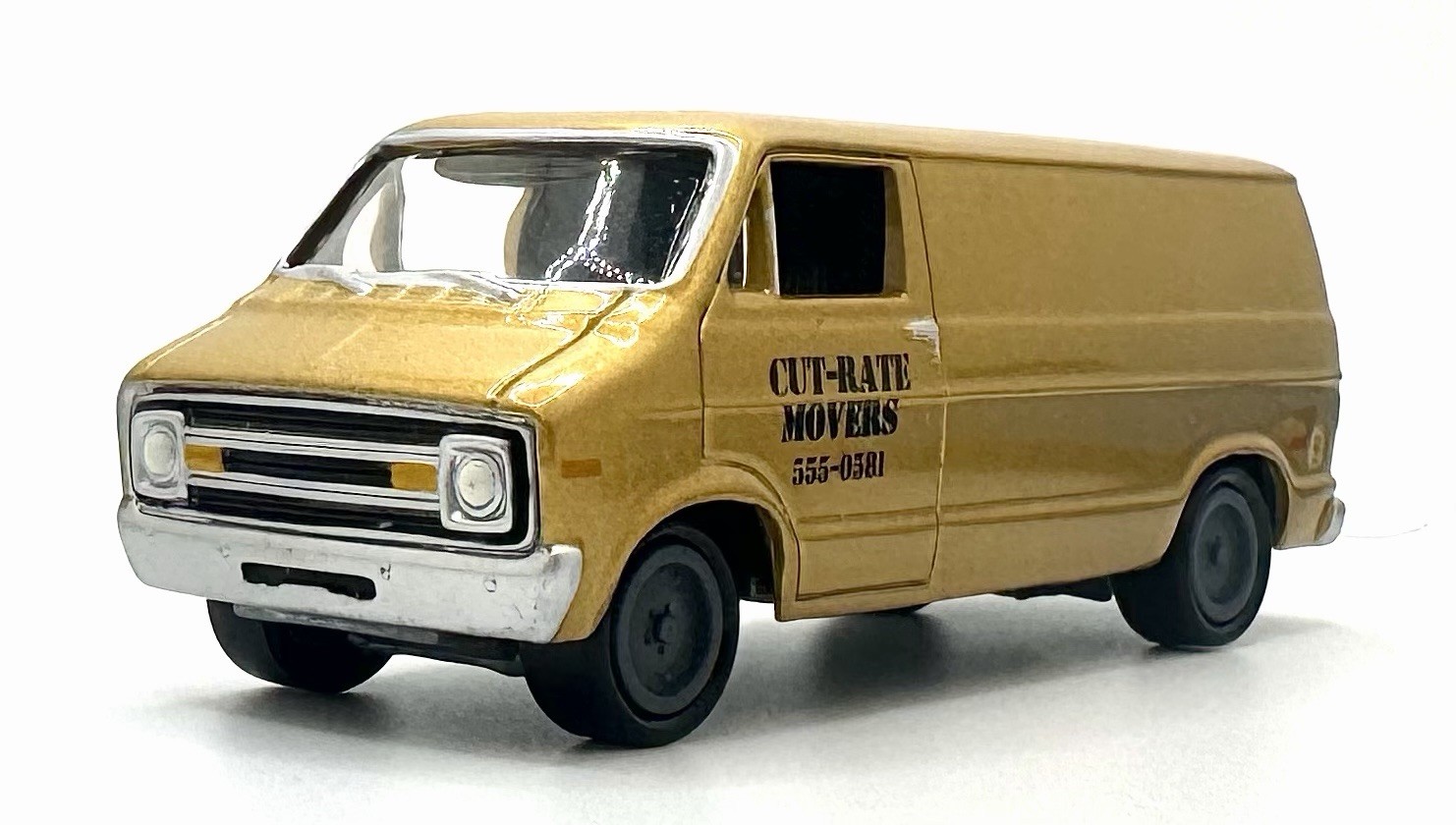 1976 Dodge Ram Van B100 3.7L Moving Van – Light Gold Poly – 1:64 Scale -MOPAR
