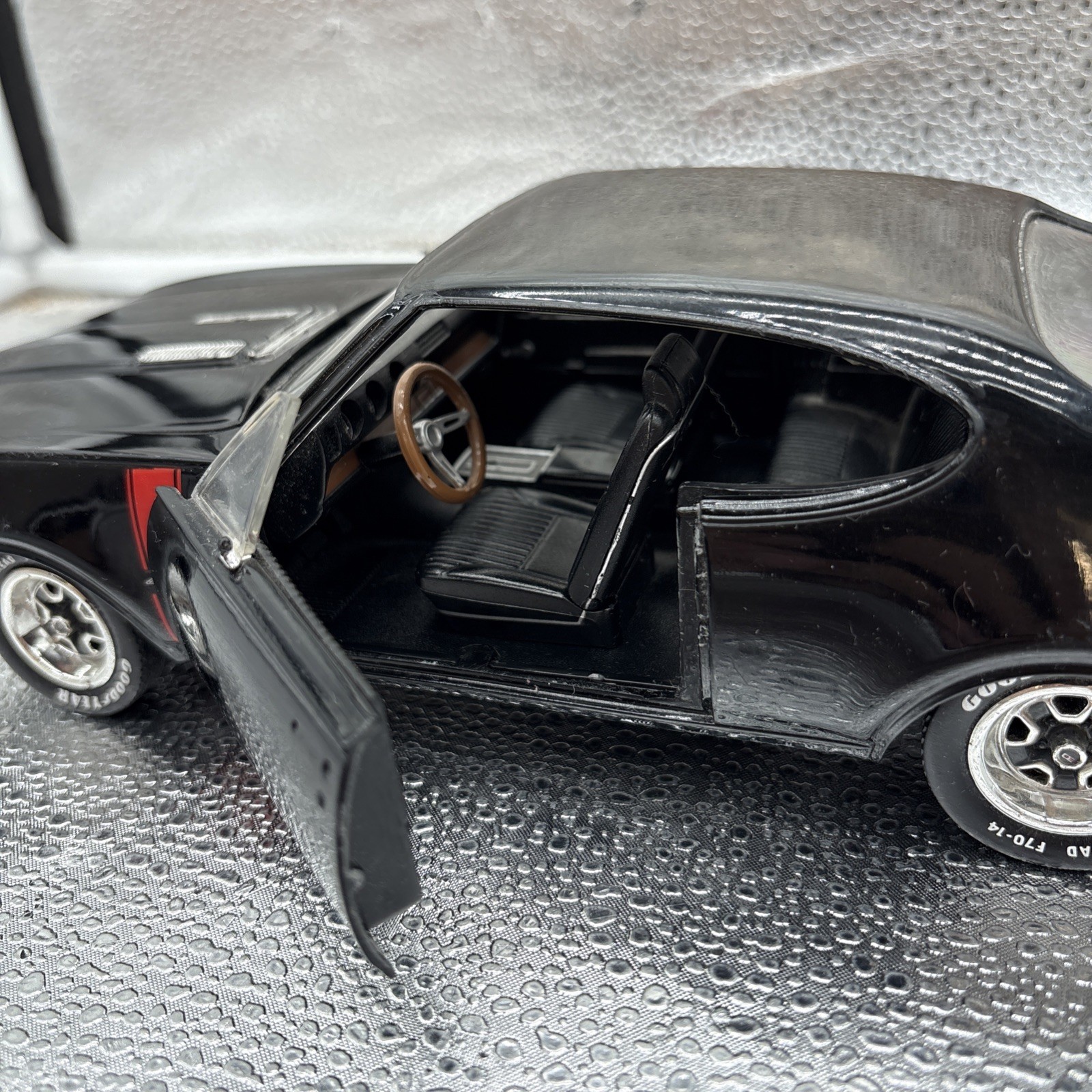 ERTL American Muscle 1968 Hurst Olds 442 W30 1:18 Scale Diecast Model Car Black