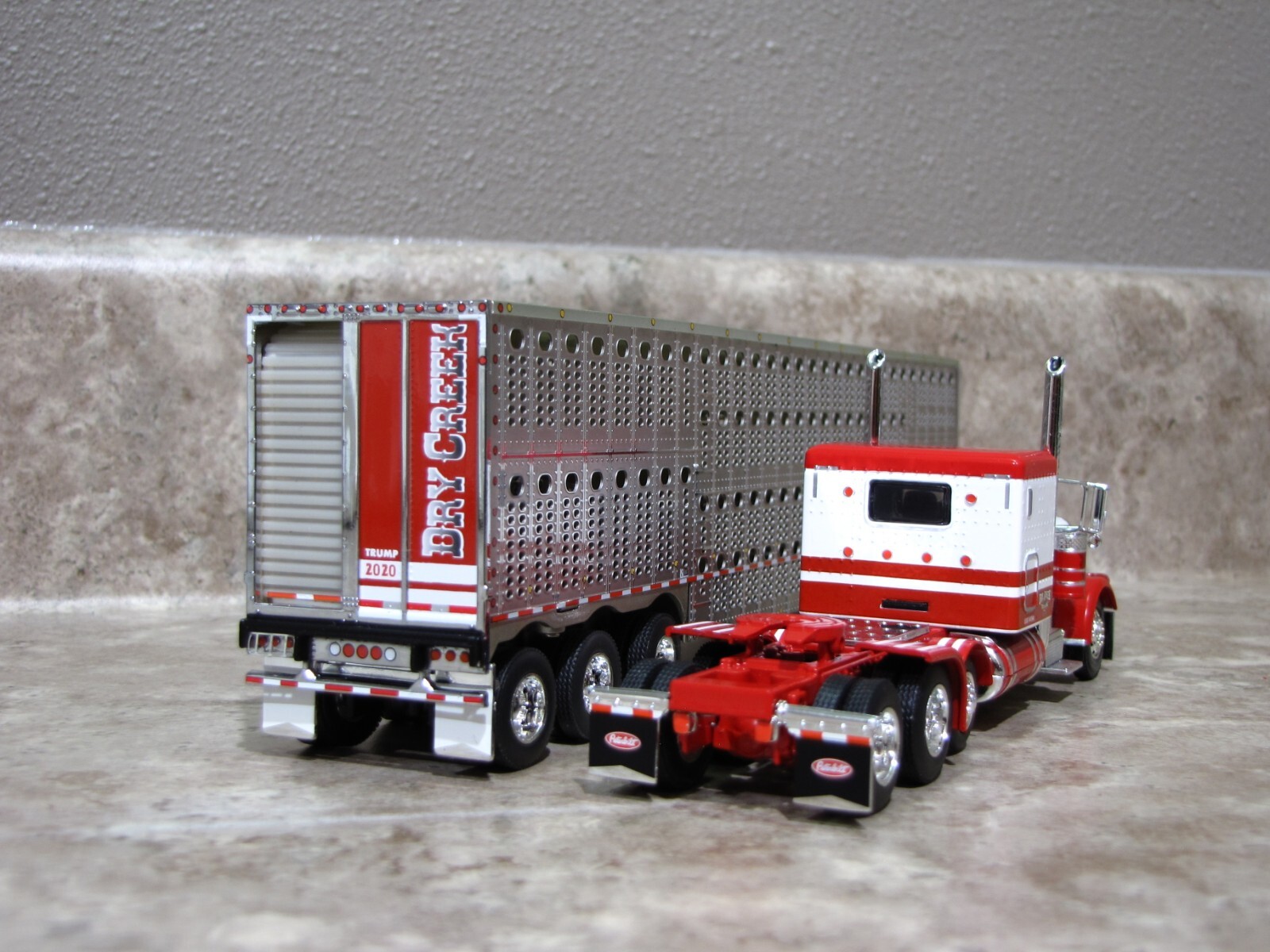 DCP 1/64 Dry Creek Red White Tri-Axle Peterbilt 389 Wilson Livestock 60-1050