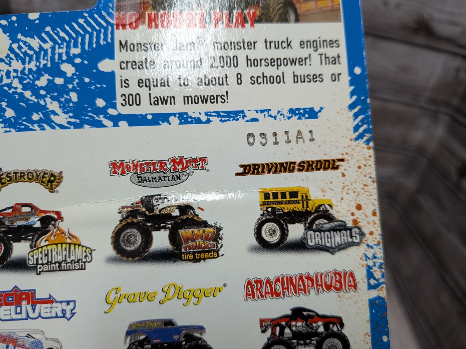 Hot Wheels Monster Jam Driving Skool Bus Monster Truck 1:64