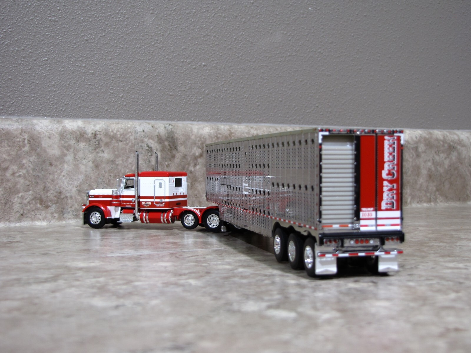DCP 1/64 Dry Creek Red White Tri-Axle Peterbilt 389 Wilson Livestock 60-1050