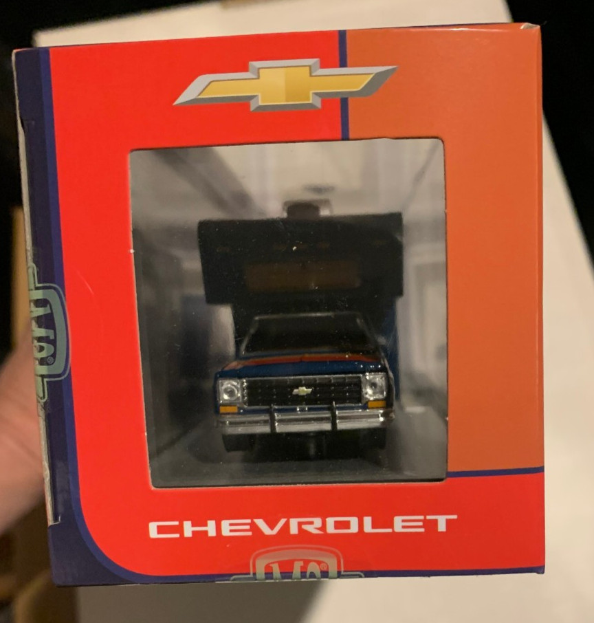 M2 MACHINES HAULER 1978 CHEVROLET CHEYENNE SUPER 30 & 1978 C10 SILVERADO NEW
