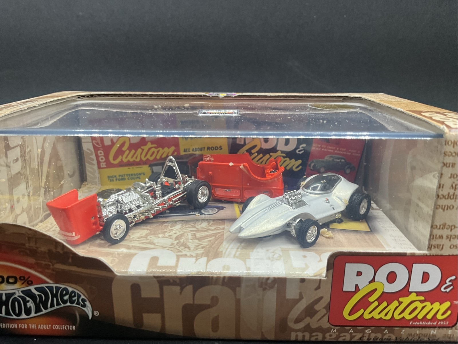 2000 Hot Wheels 100% Two Car Set HOT ROD SERIES 6 32 ford & WHITE MANTA RAY read