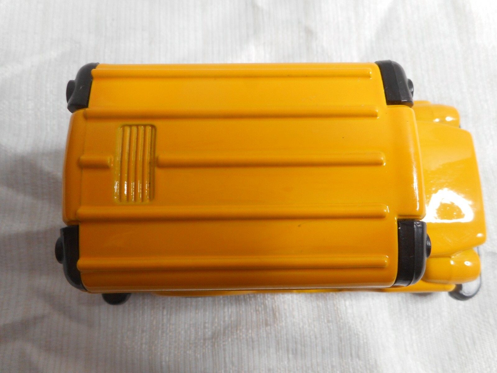 Kintoy Yellow Mini-Short School Bus Diecast Pull Back Action Stop Sign Moves