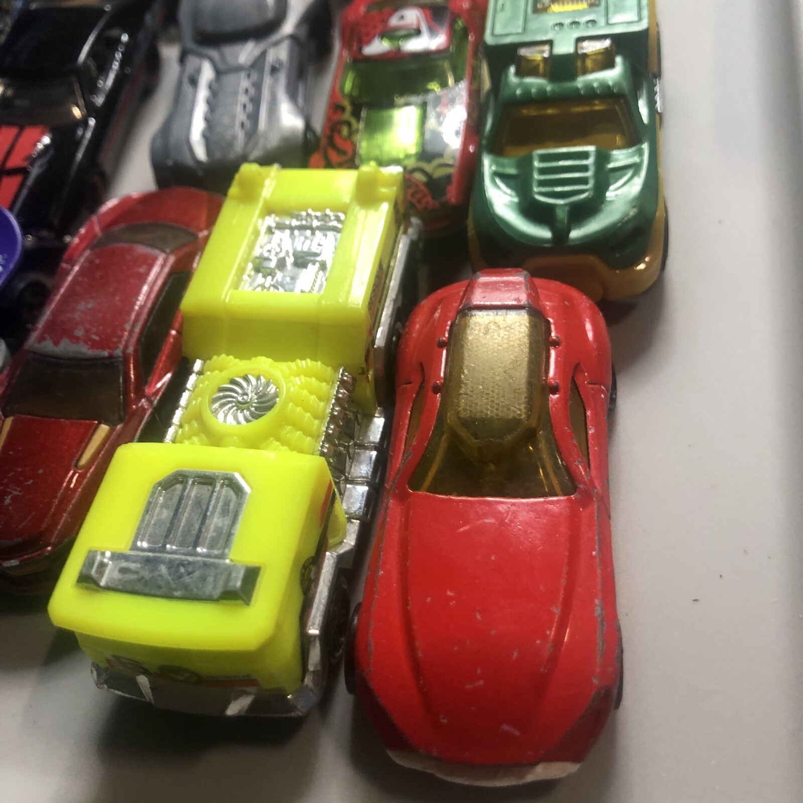 Hot Wheels Lot Of Cars 17 Mixed Please See Photos