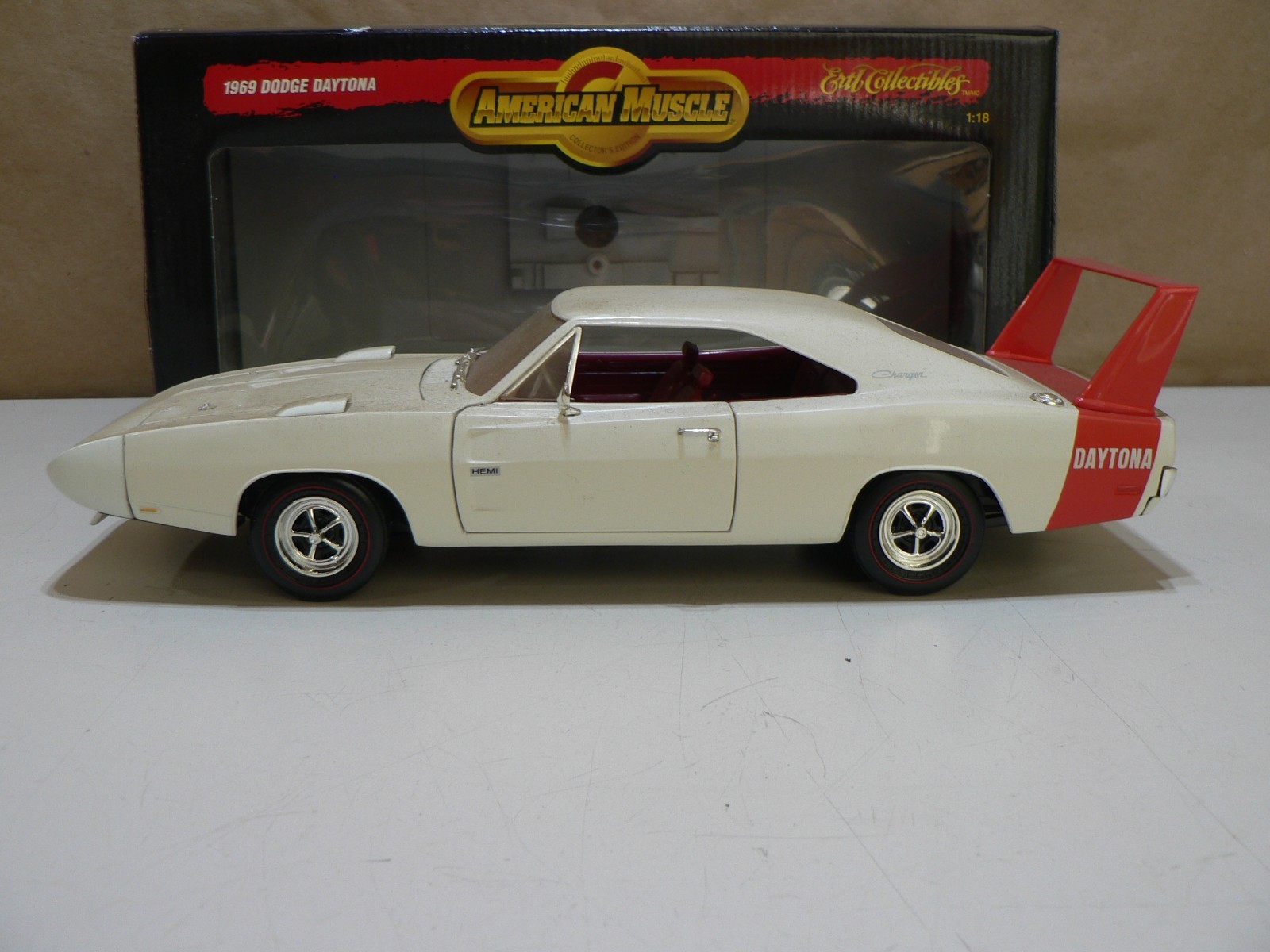 Vintage Ertl American Muscle 1969 White Dodge Charger Hemi Daytona Die Cast
