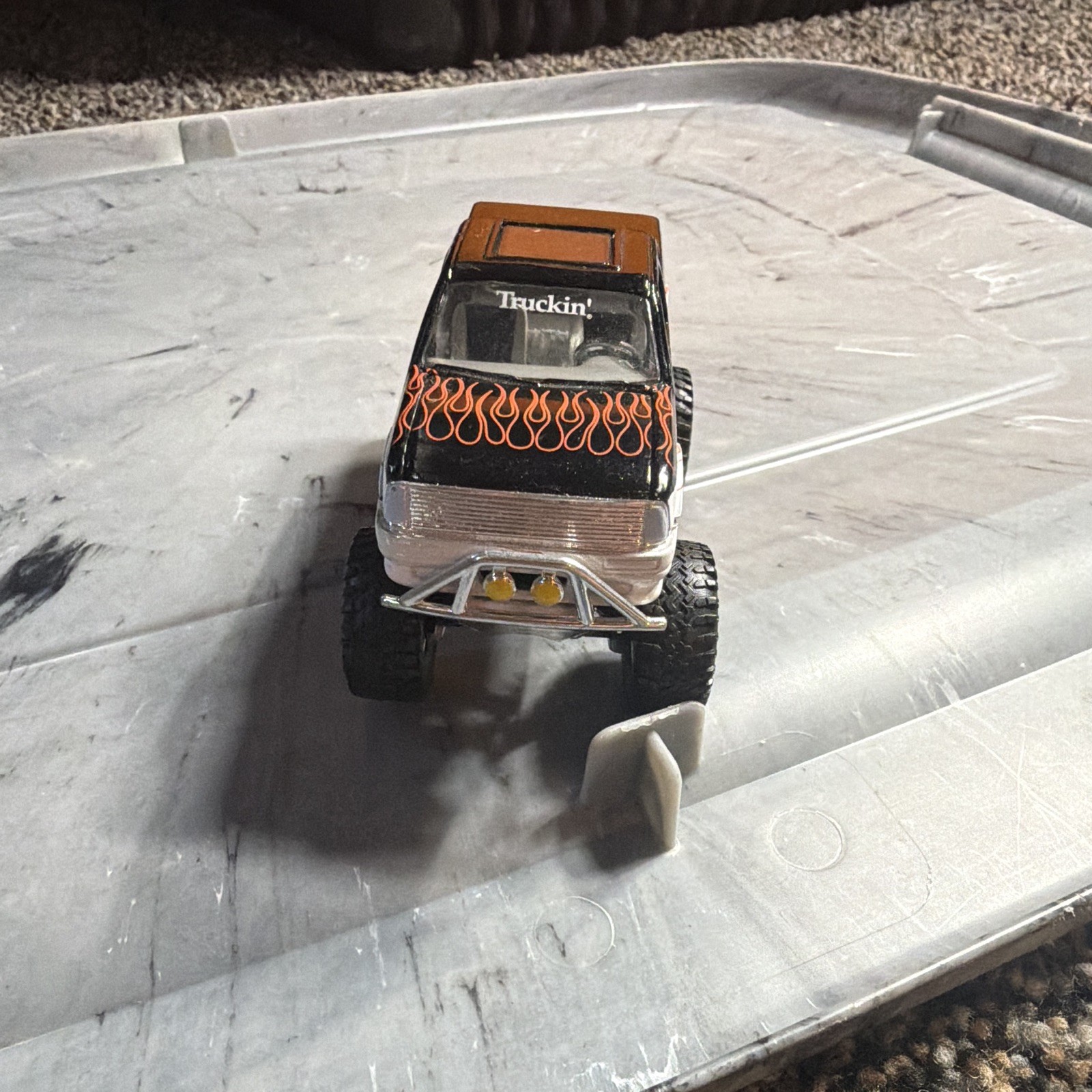 Muscle Machines Truckin 2000 Ford F-150 Black & White W/Orange Flames – Loose –