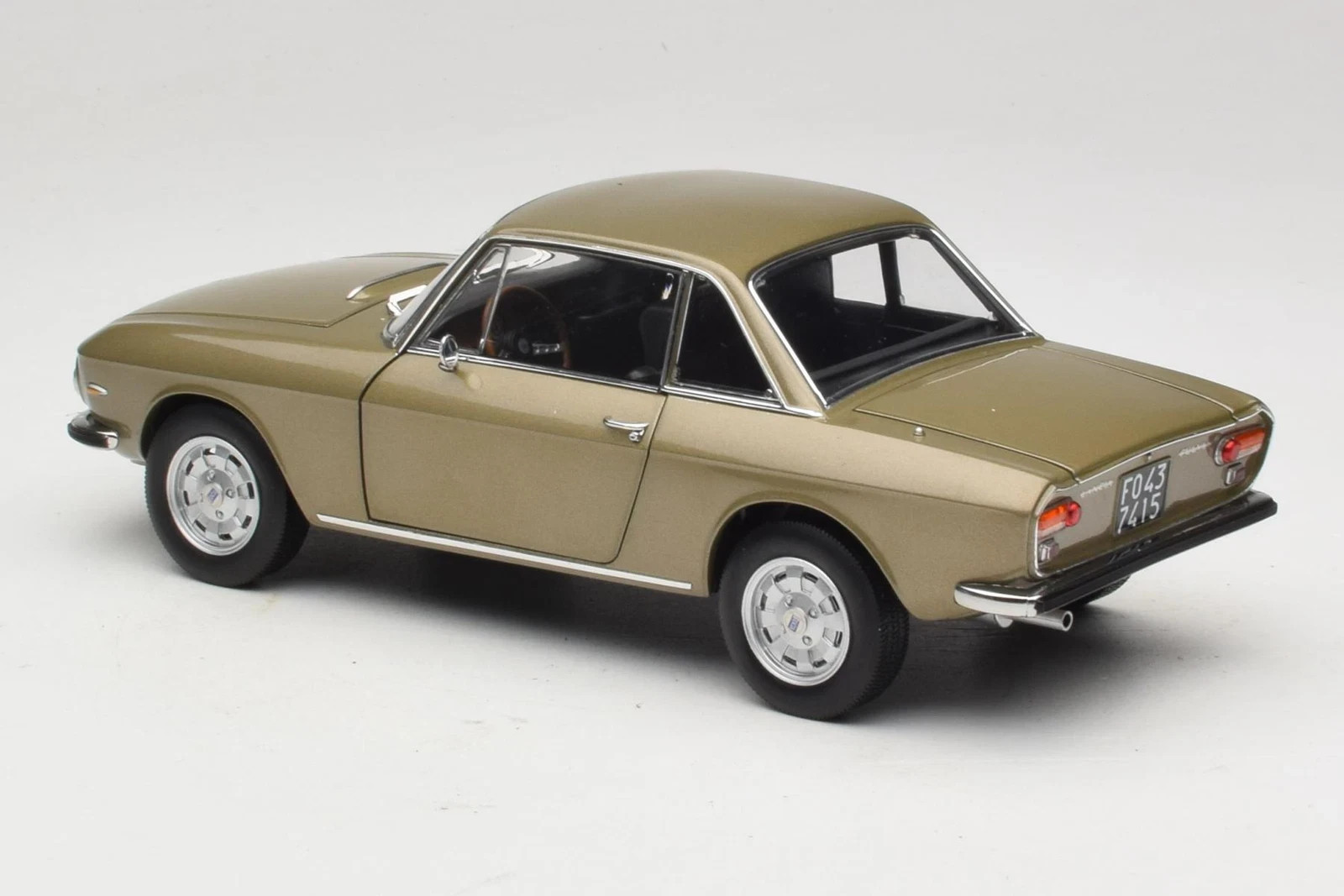 Norev 1971 LANCIA Fulvia 1:18 187895 BRONZE New in Box FULLY OPENING Bronce Gold