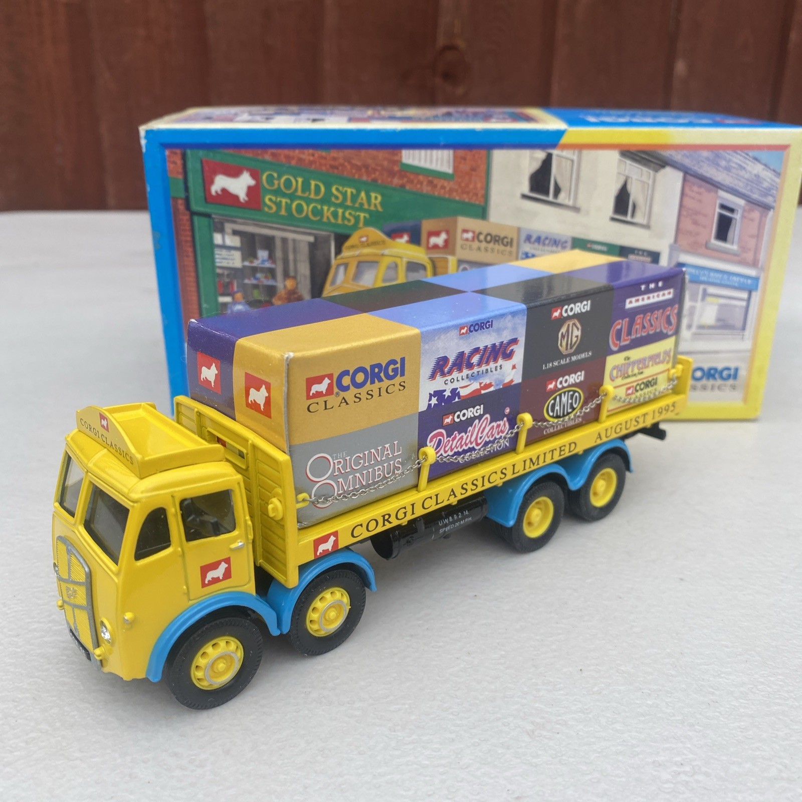 Corgi Classics August 1995 Milestone in the history CorgiERF 8 Wheel Rigid 09802