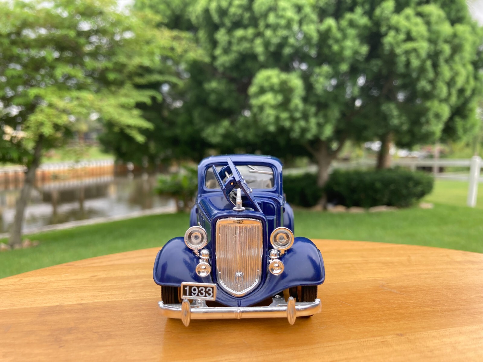 1933 Chevrolet Eagle Two Passenger Five Window Coupe 1:32 Diecast Blue