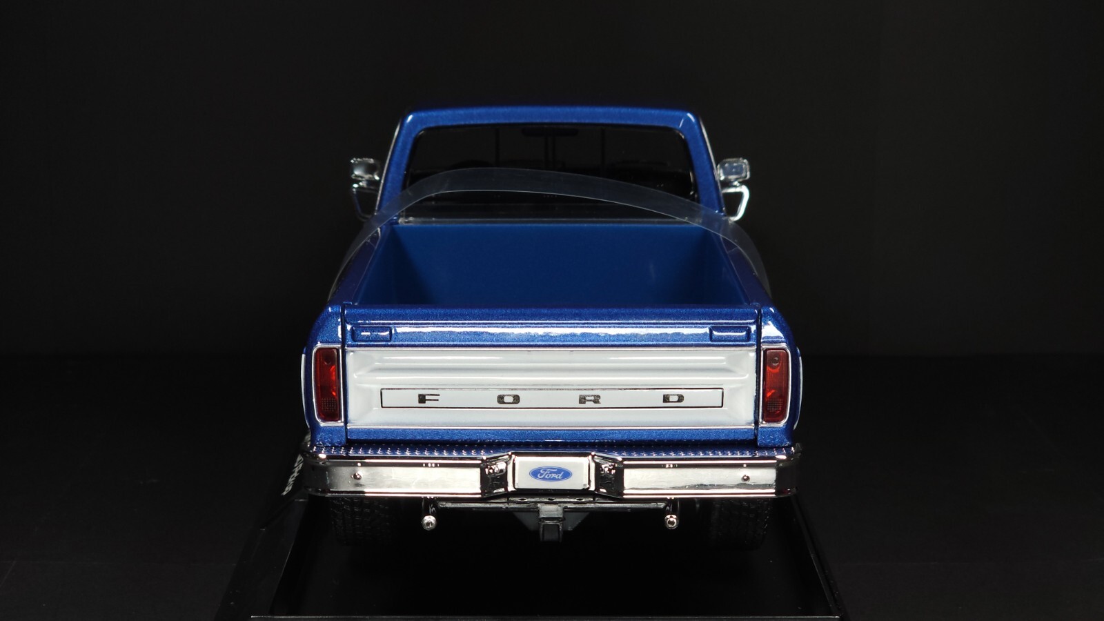 1979 Ford F150 Pick-up Blue Maisto 1:18 New Exclusive Style Special Edition