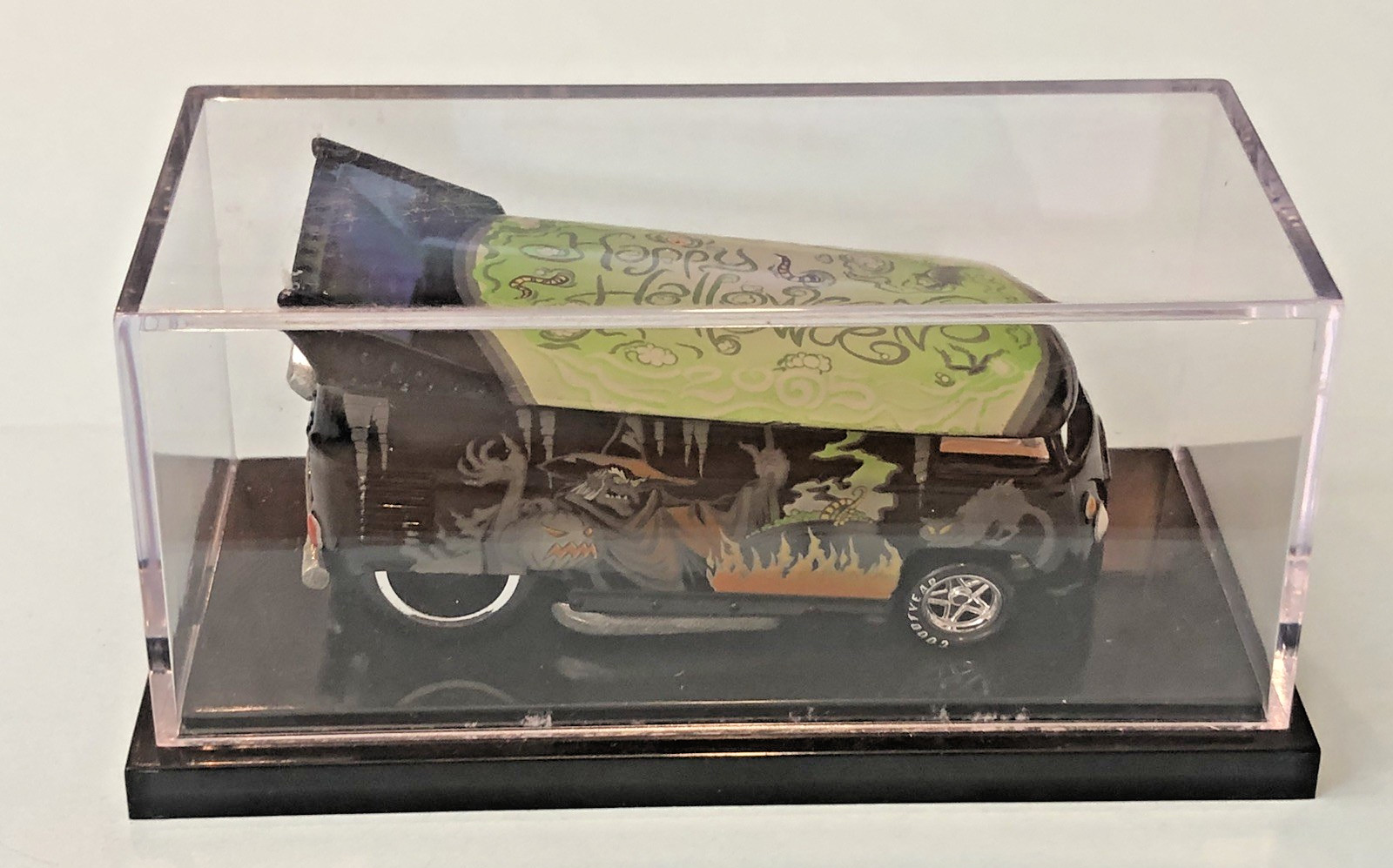 Liberty Promotions & Hot Wheels 2005 Halloween Witch VW Drag Bus – 1:64
